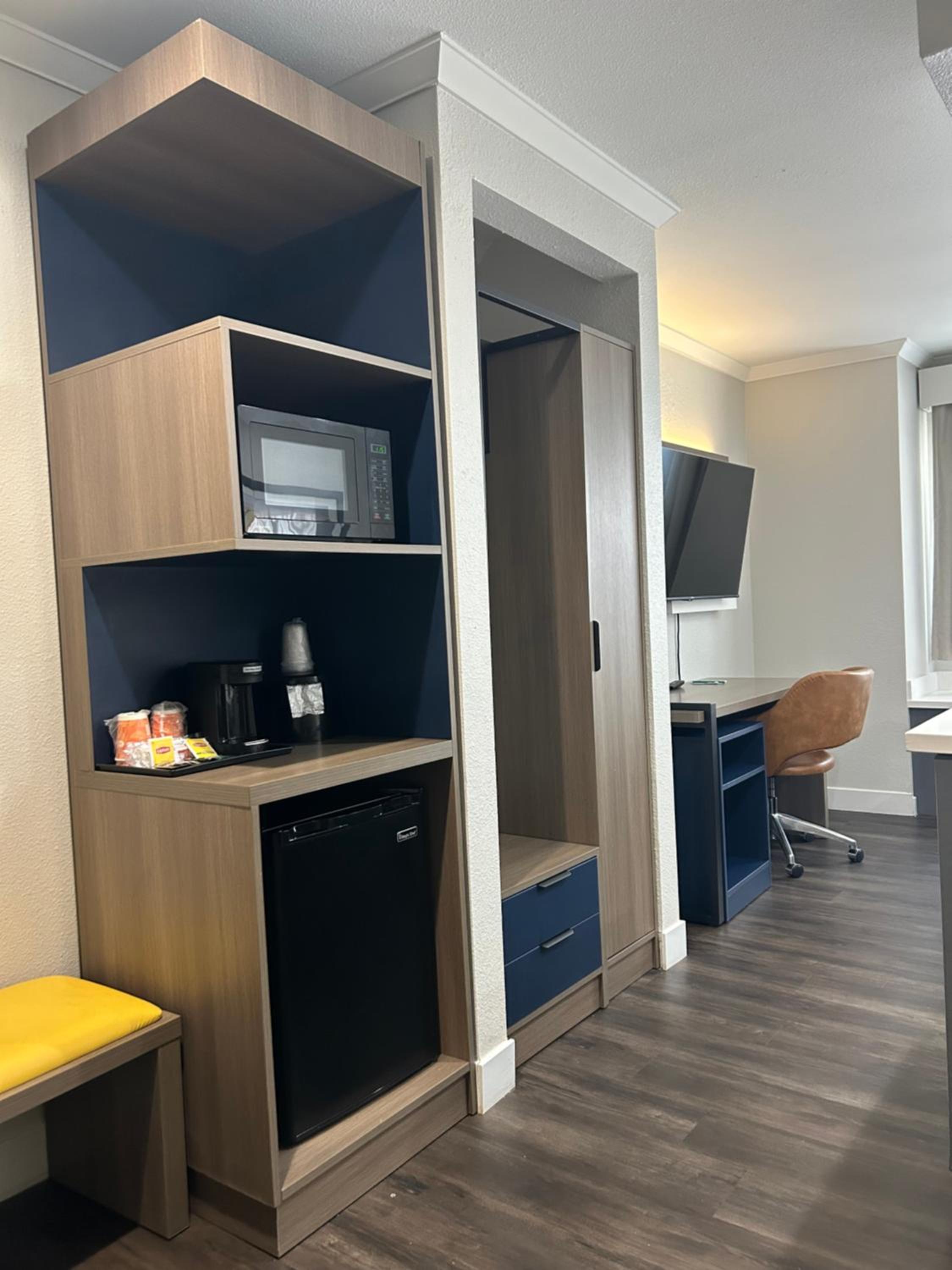 Queen Room - Disability Access/Non Smoking - Photo 6
