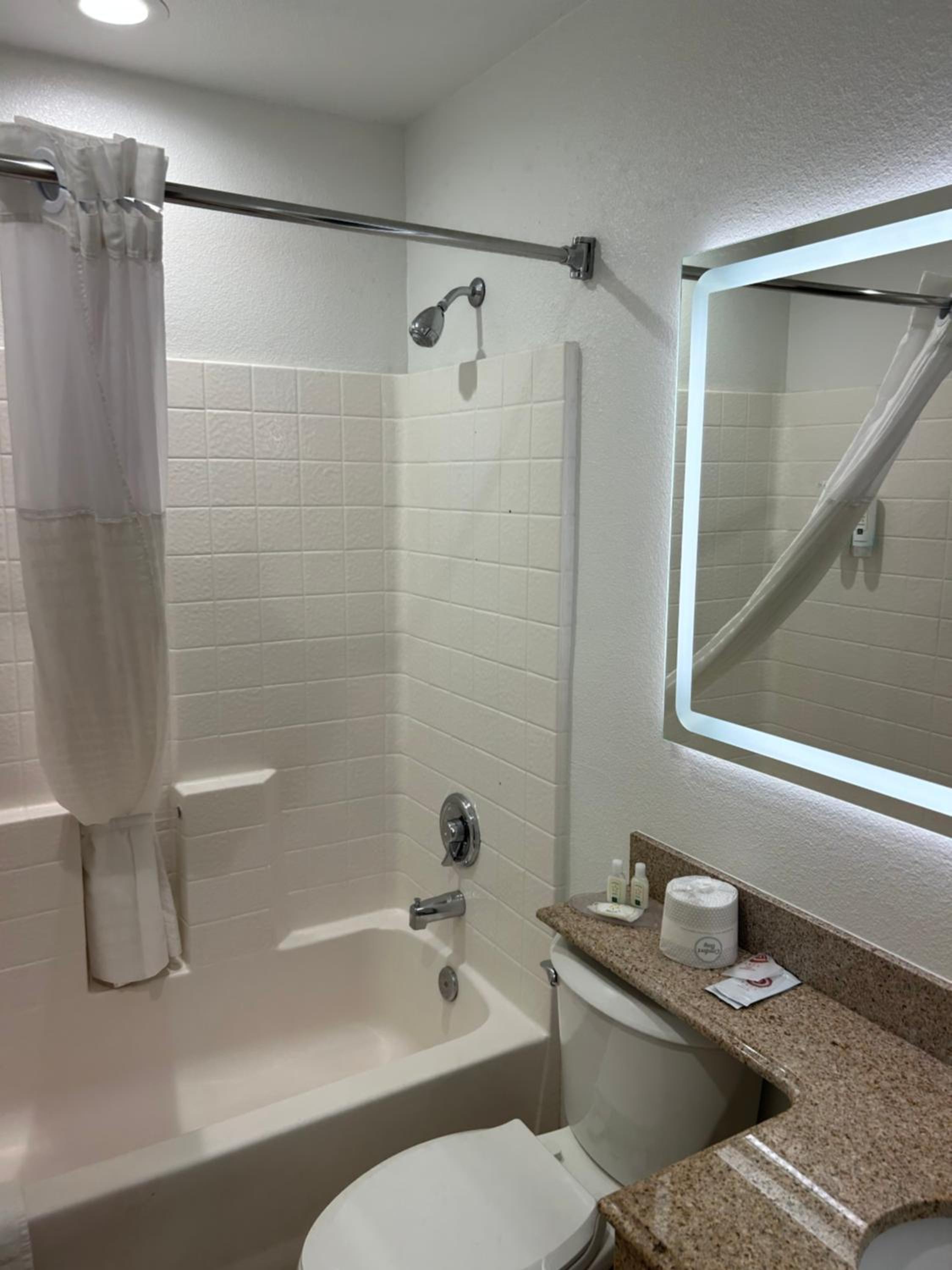 Queen Room - Disability Access/Non Smoking - Photo 7