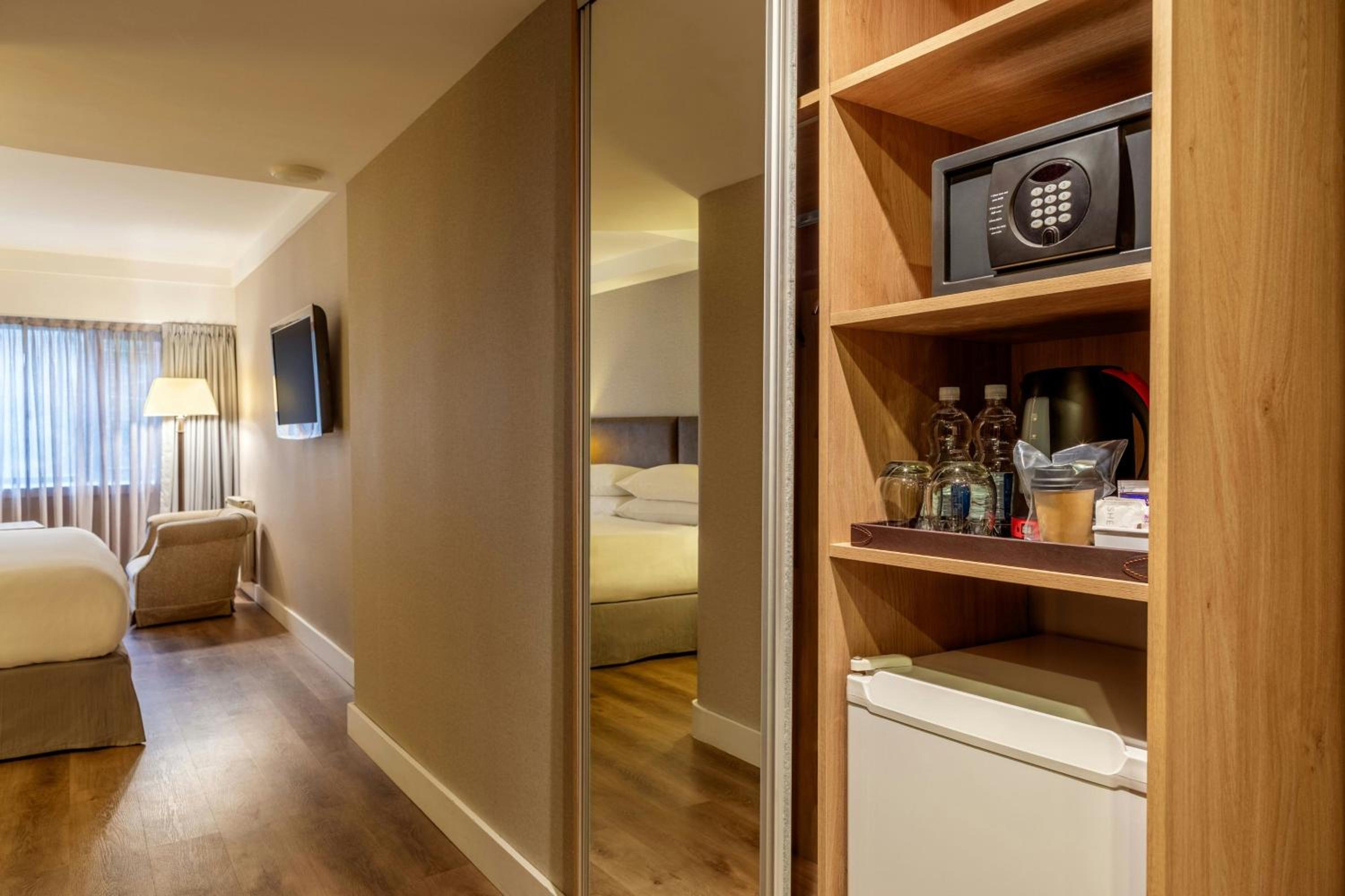 Classic Guest room with 1 King photo 2