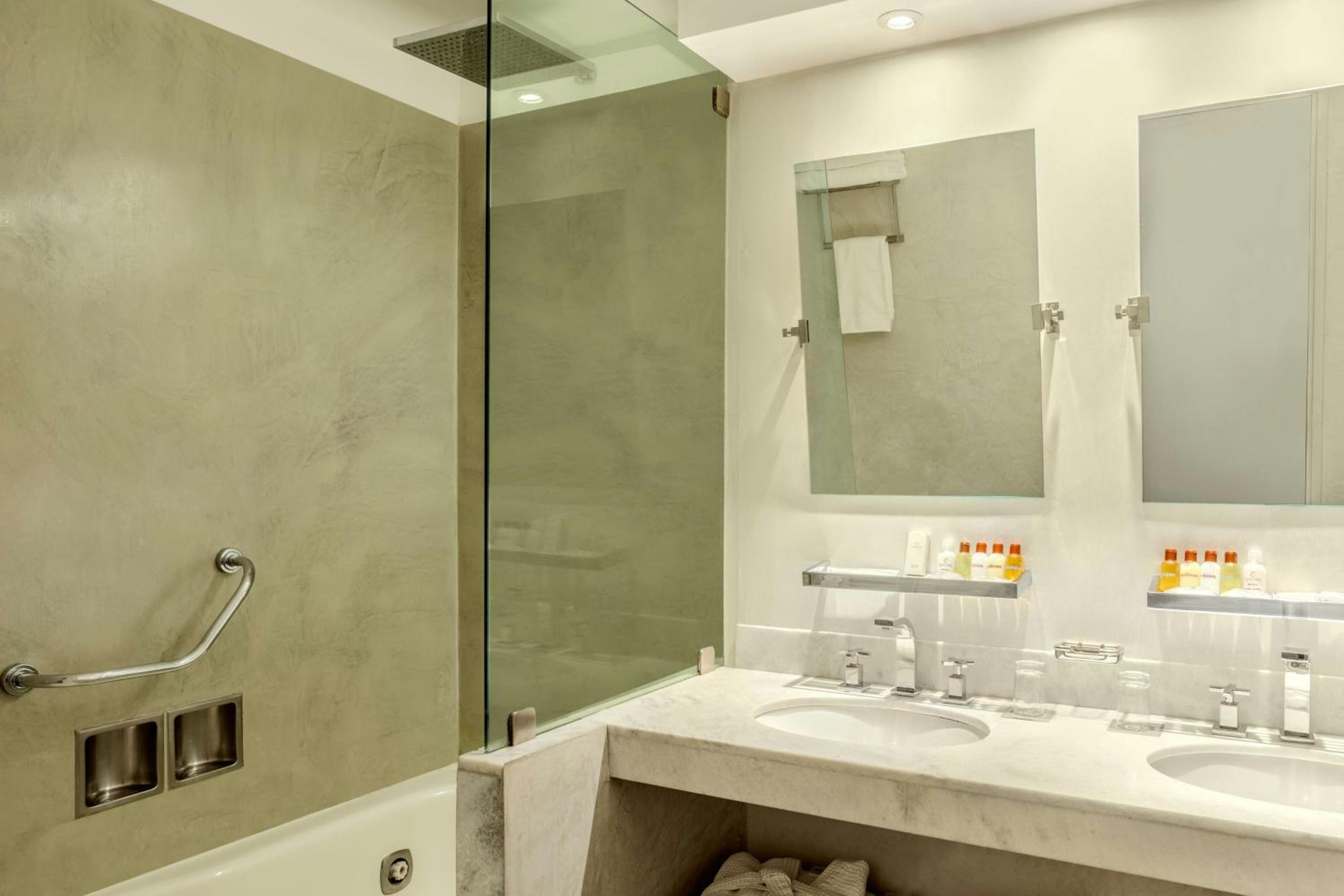 Classic Guest room with 1 King photo 1