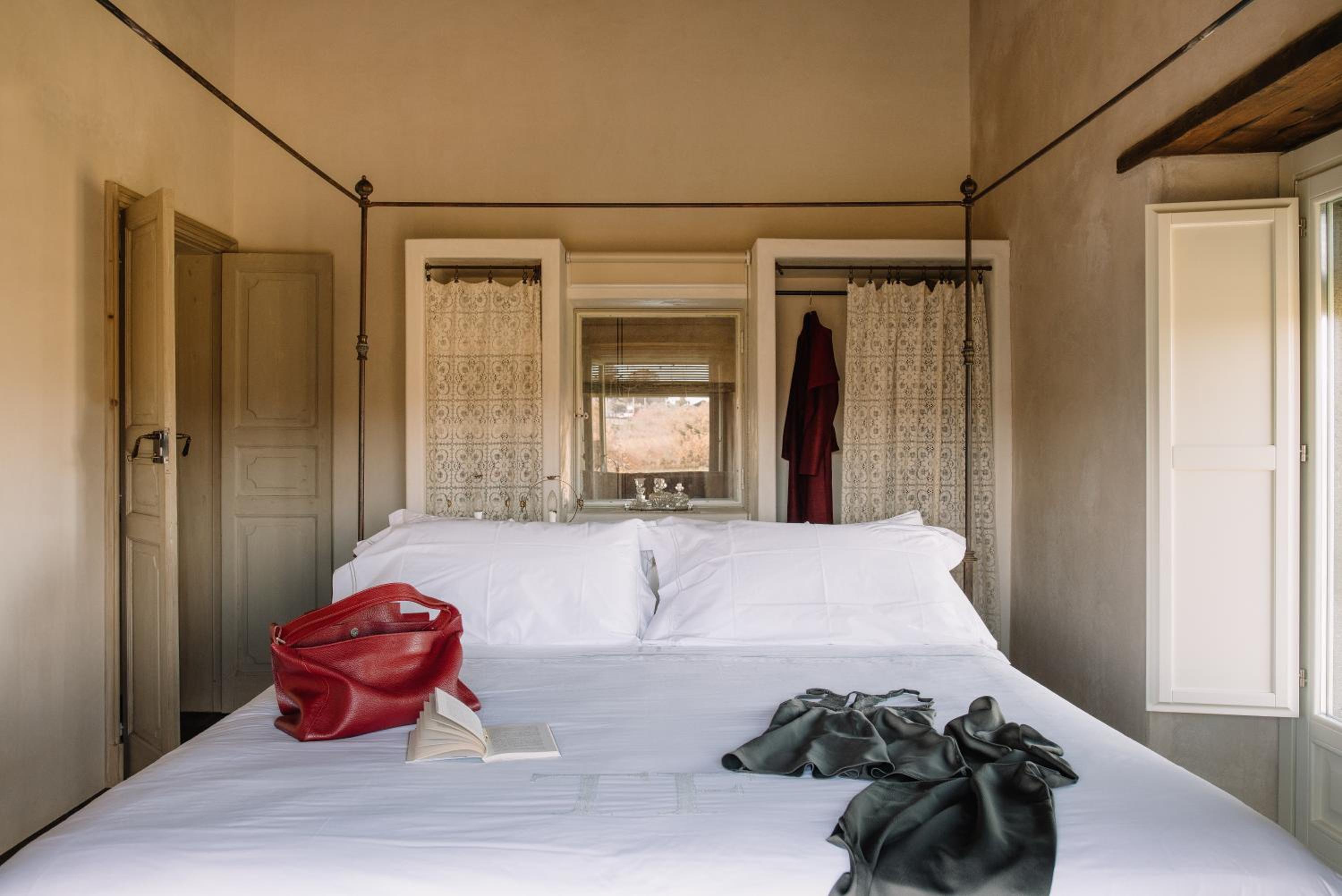 Queen Room with Pool View photo 3