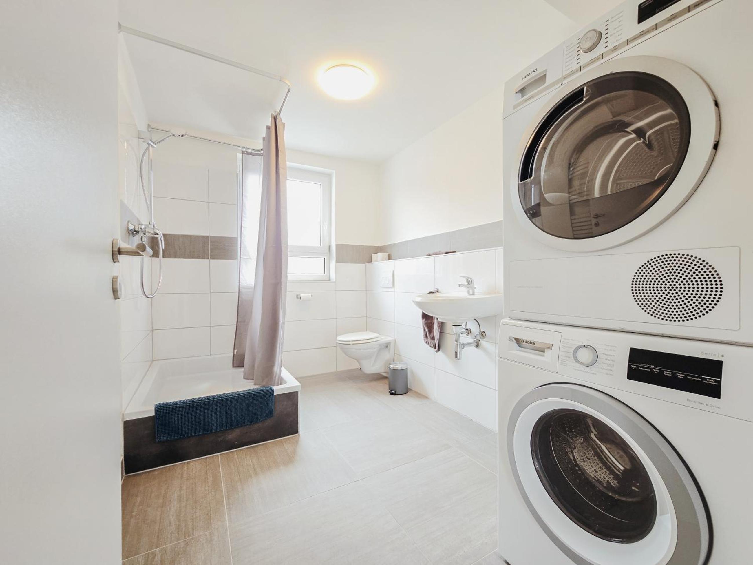 Three-Bedroom Apartment with Balcony photo 3