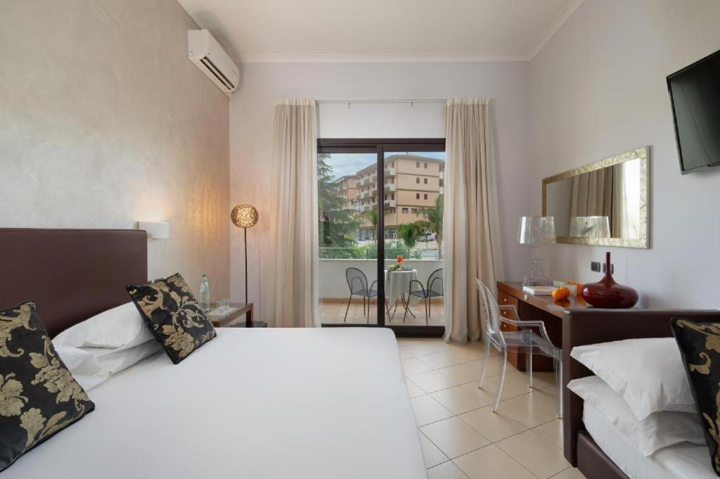Standard Triple Room - Photo 1