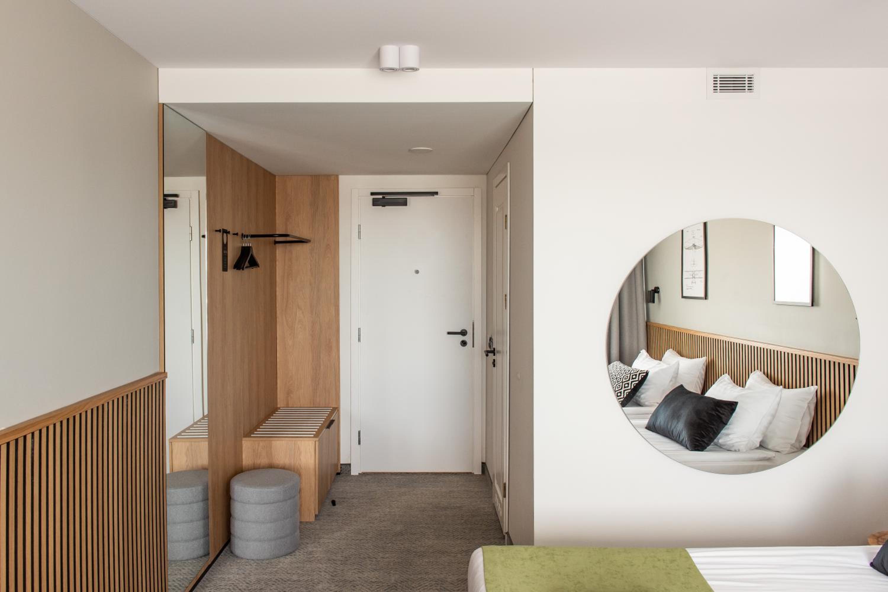 Standard Double Room with Balcony - Photo 3