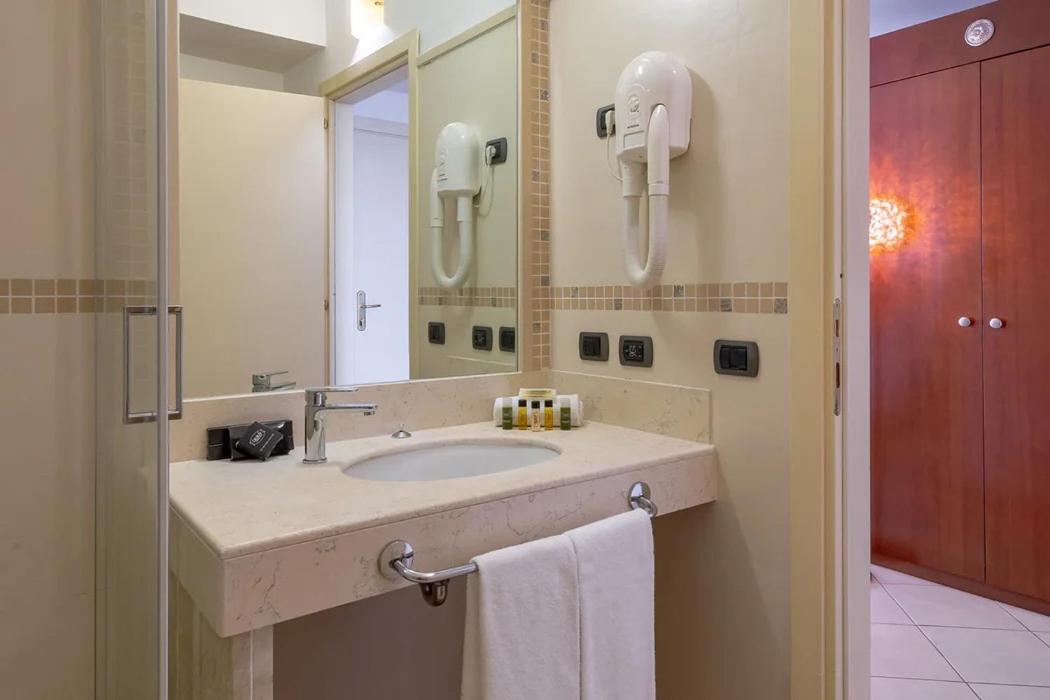 Standard Triple Room - Photo 2
