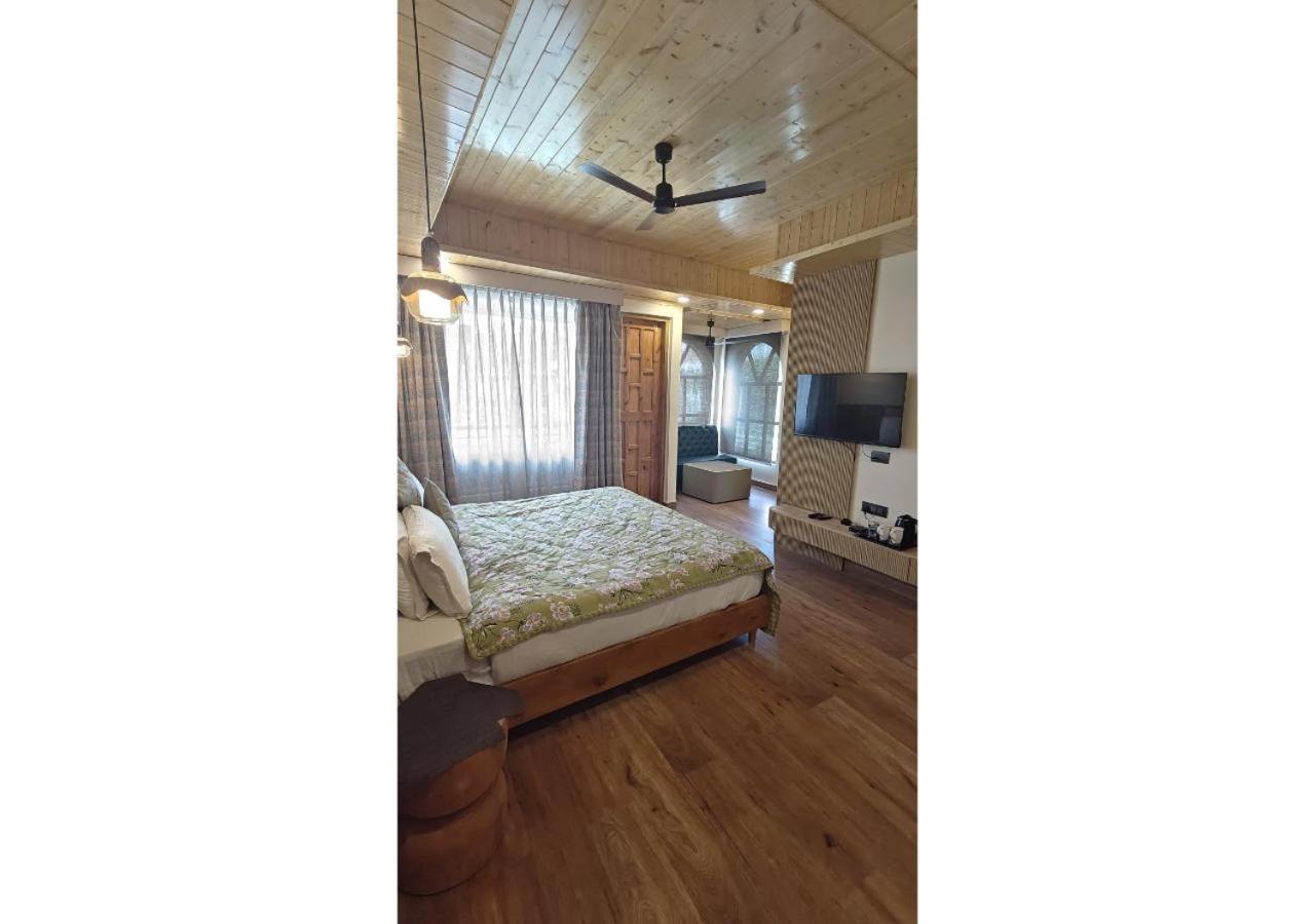 Family Room - Photo 17
