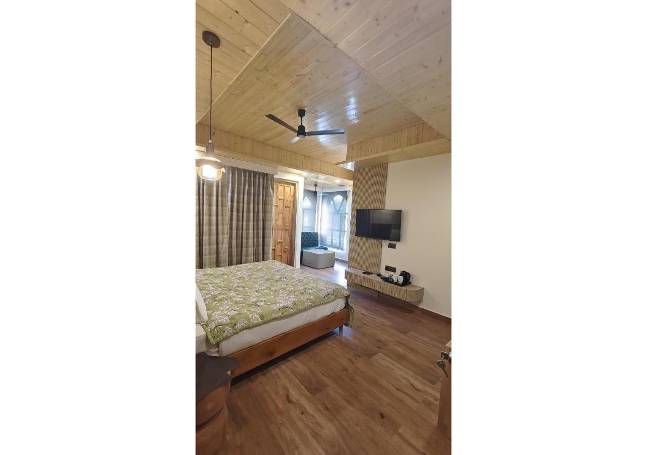 Family Room - Photo 18