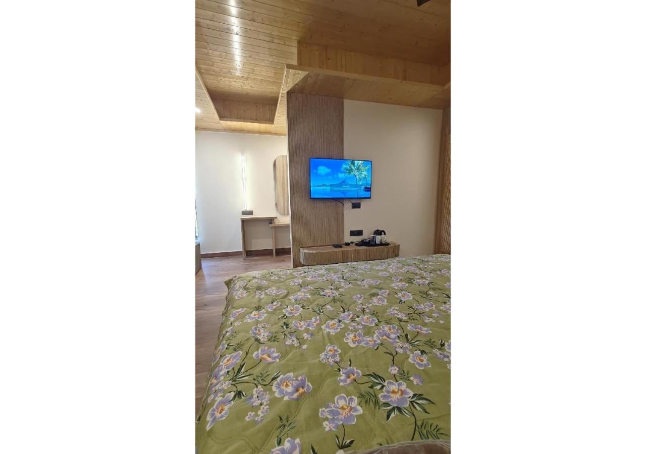 Family Room - Photo 10
