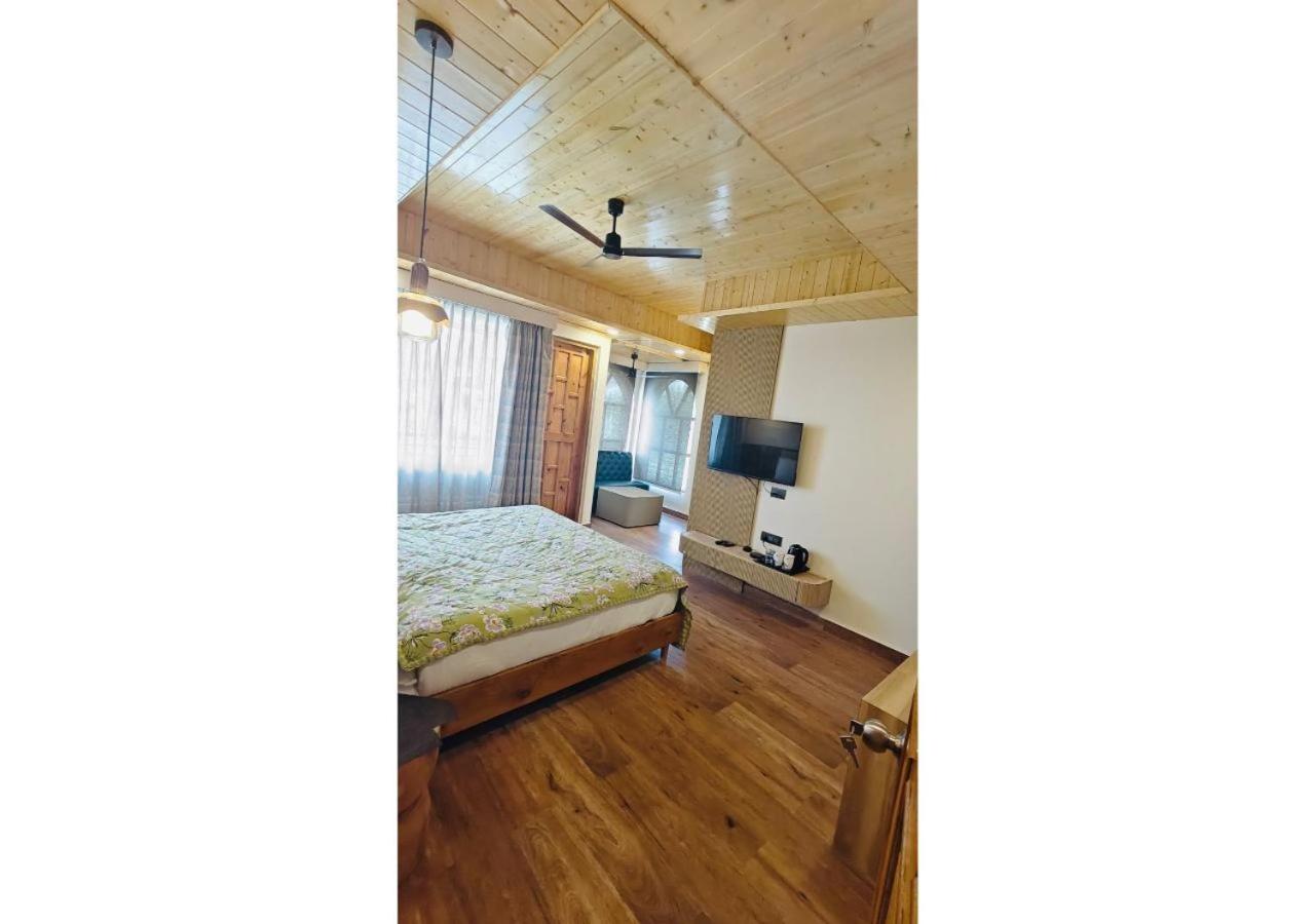 Family Room - Photo 6