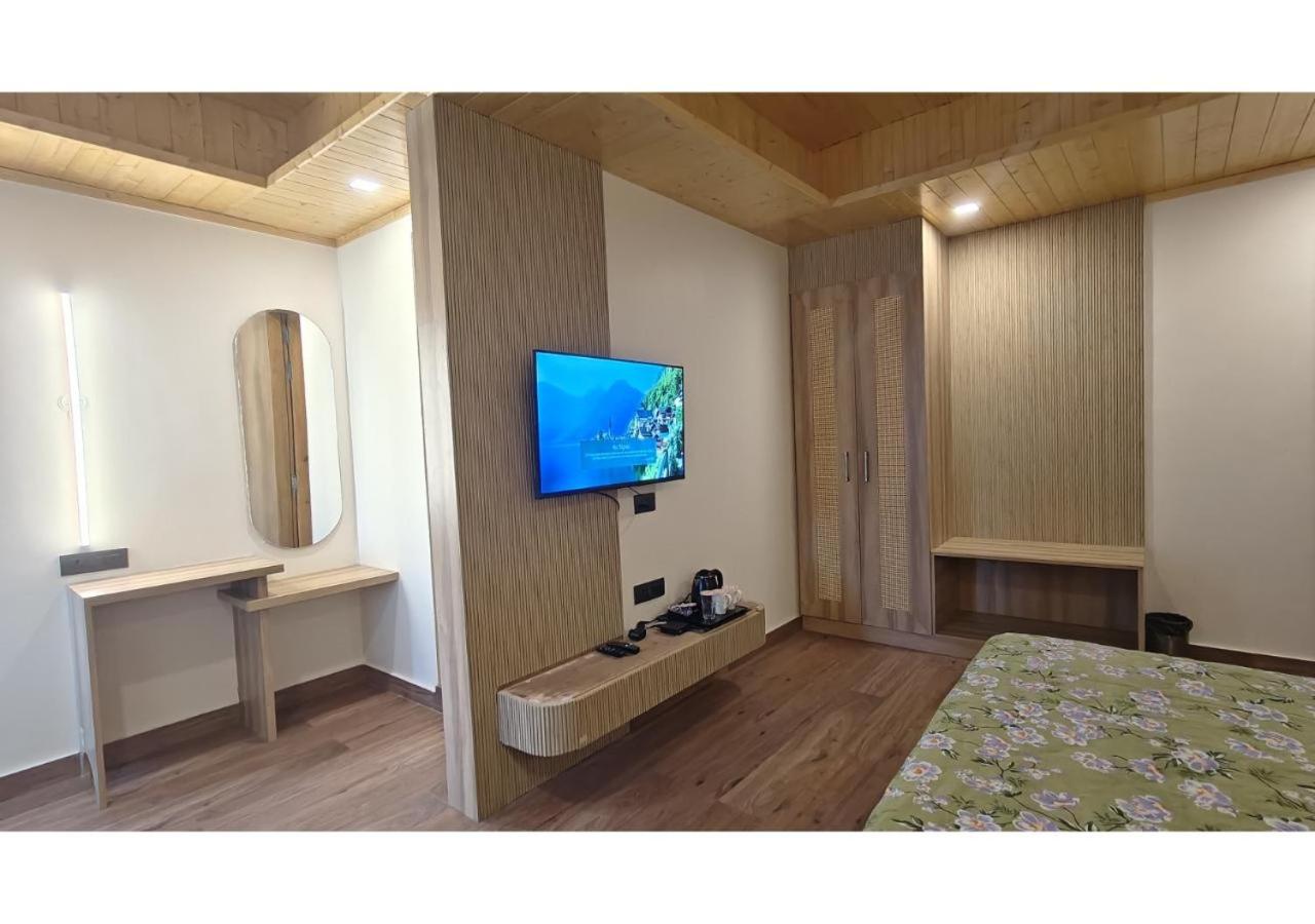 Family Room - Photo 2