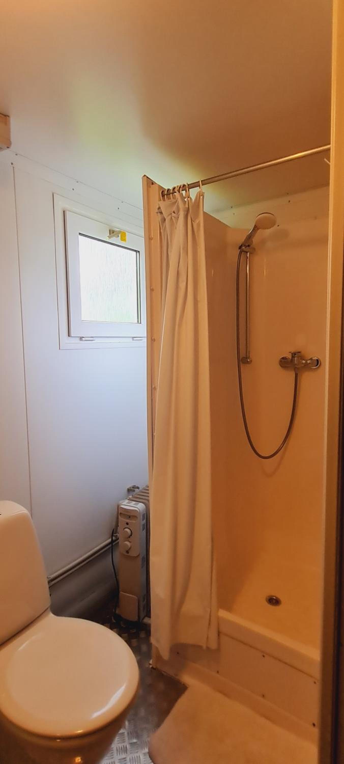 Chalet (4 Adults) - Photo 10