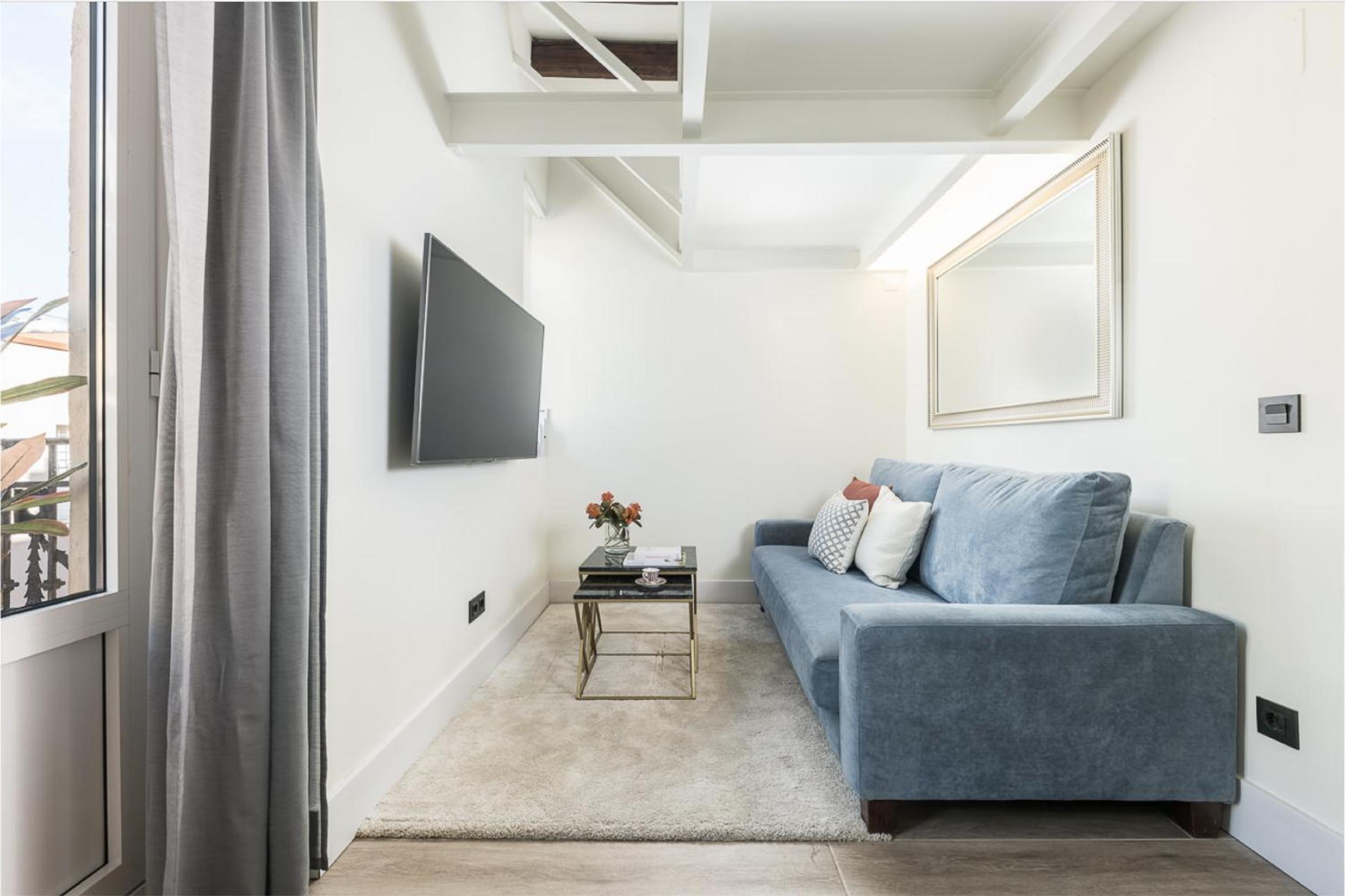 Two-Bedroom Deluxe Apartment with Balcony photo 2