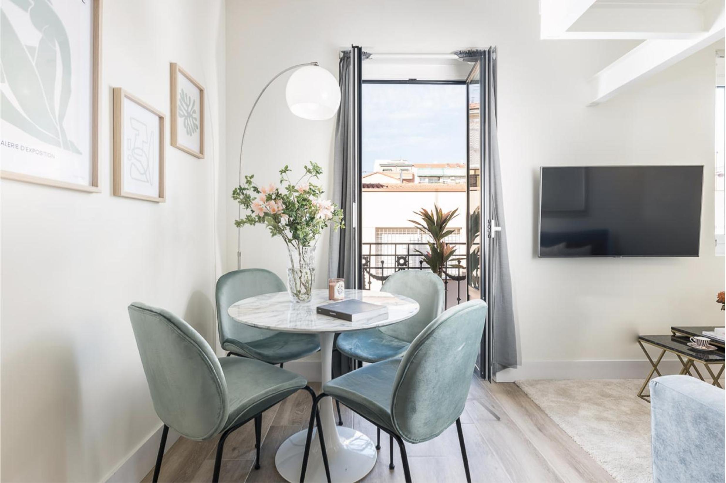 Two-Bedroom Deluxe Apartment with Balcony photo 3
