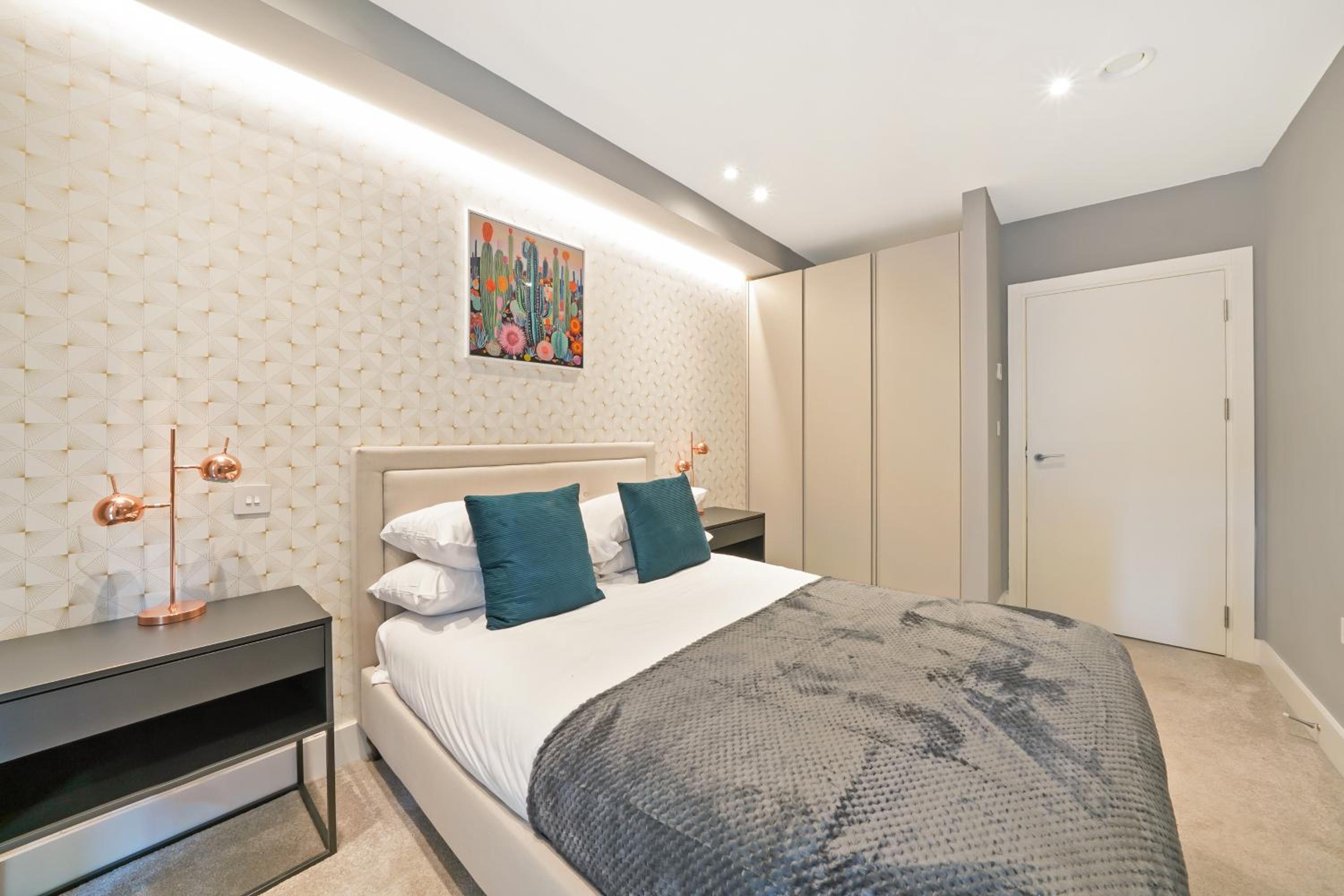 Two-Bedroom Apartment with Balcony photo 1