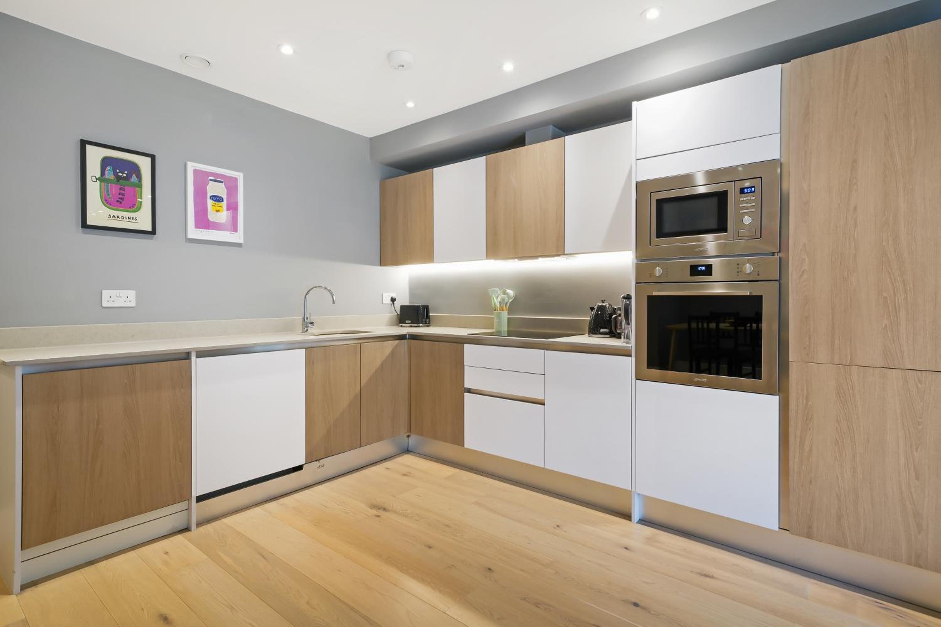 Two-Bedroom Apartment with Balcony photo 2
