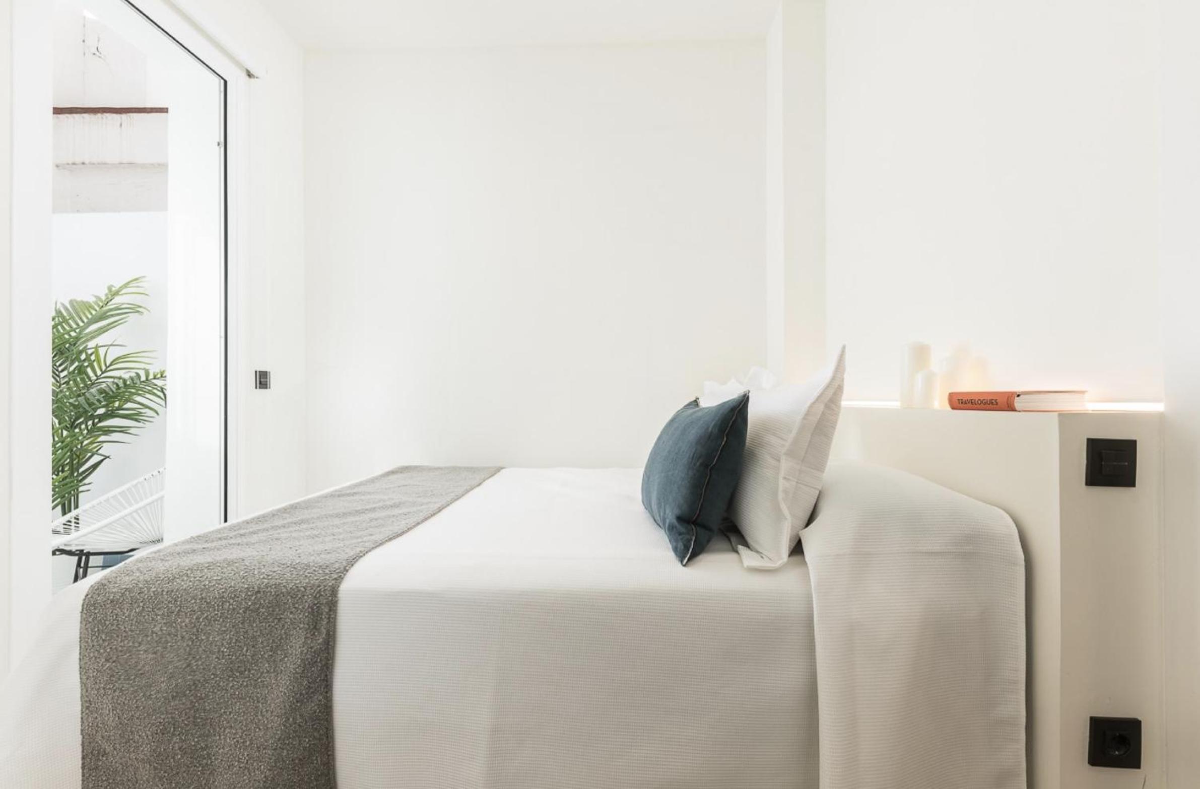 One-Bedroom Apartment with Terrace photo 2