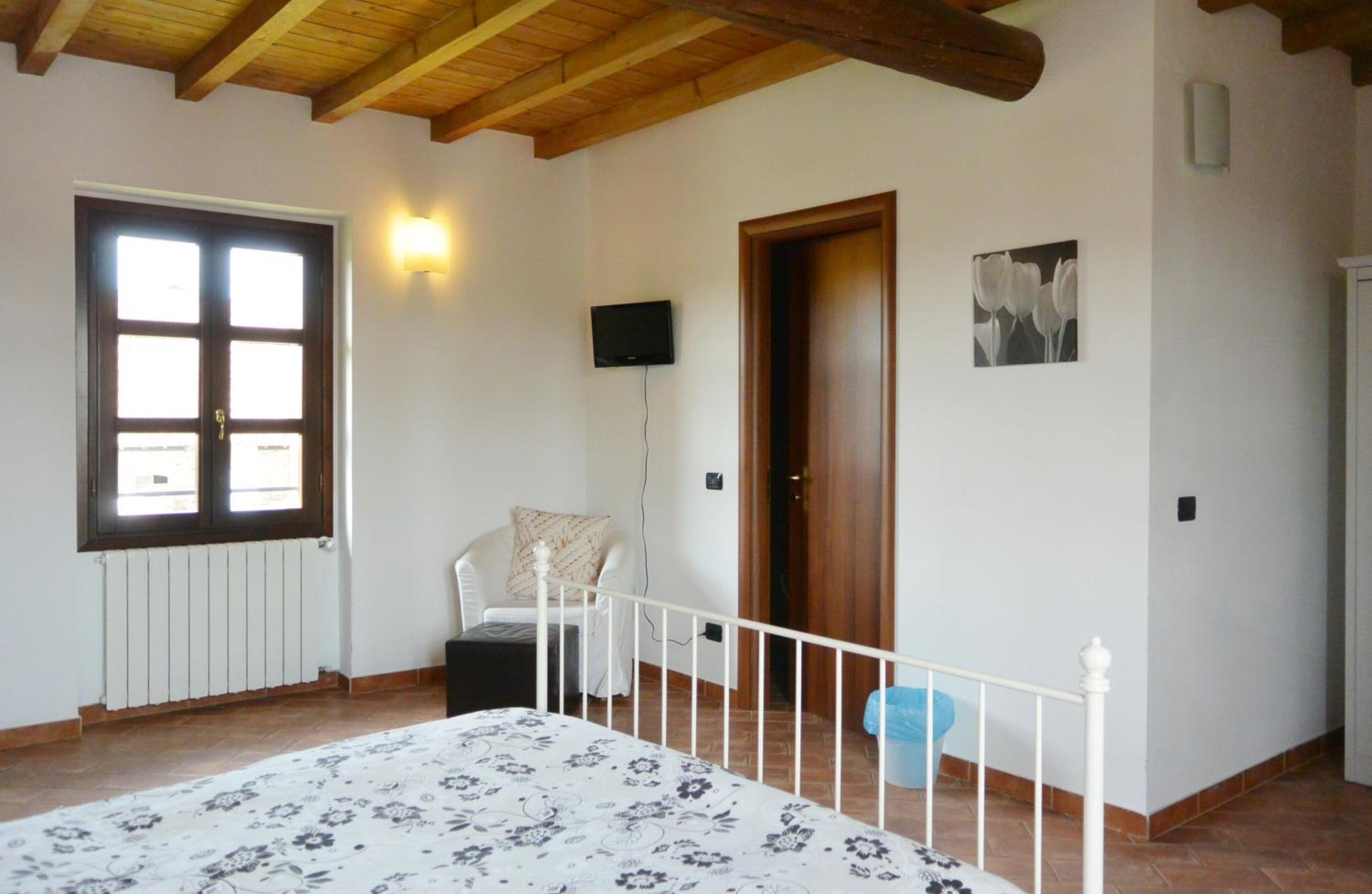 Double Room - Photo 10
