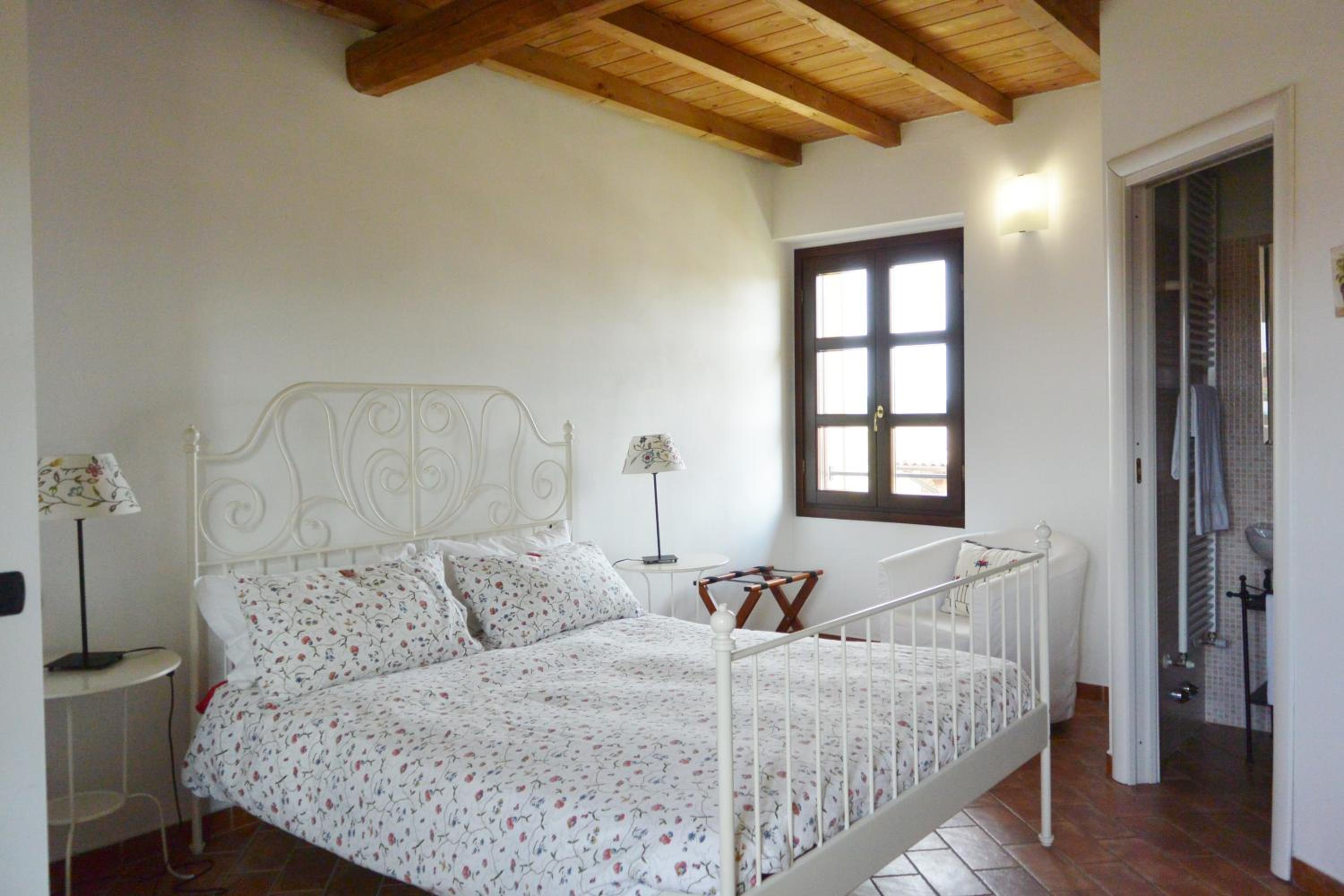 Double Room - Photo 11
