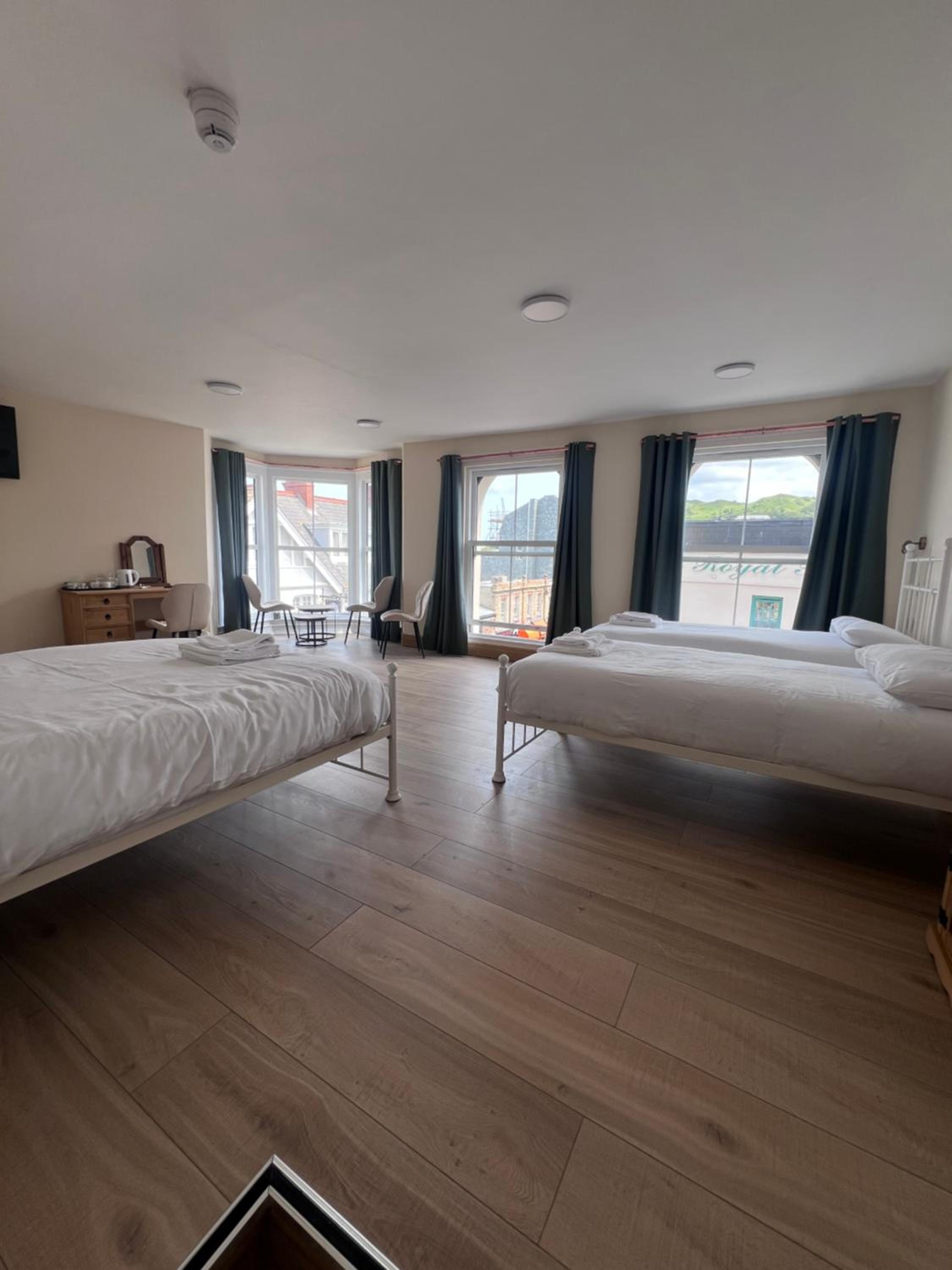 Deluxe Family Room