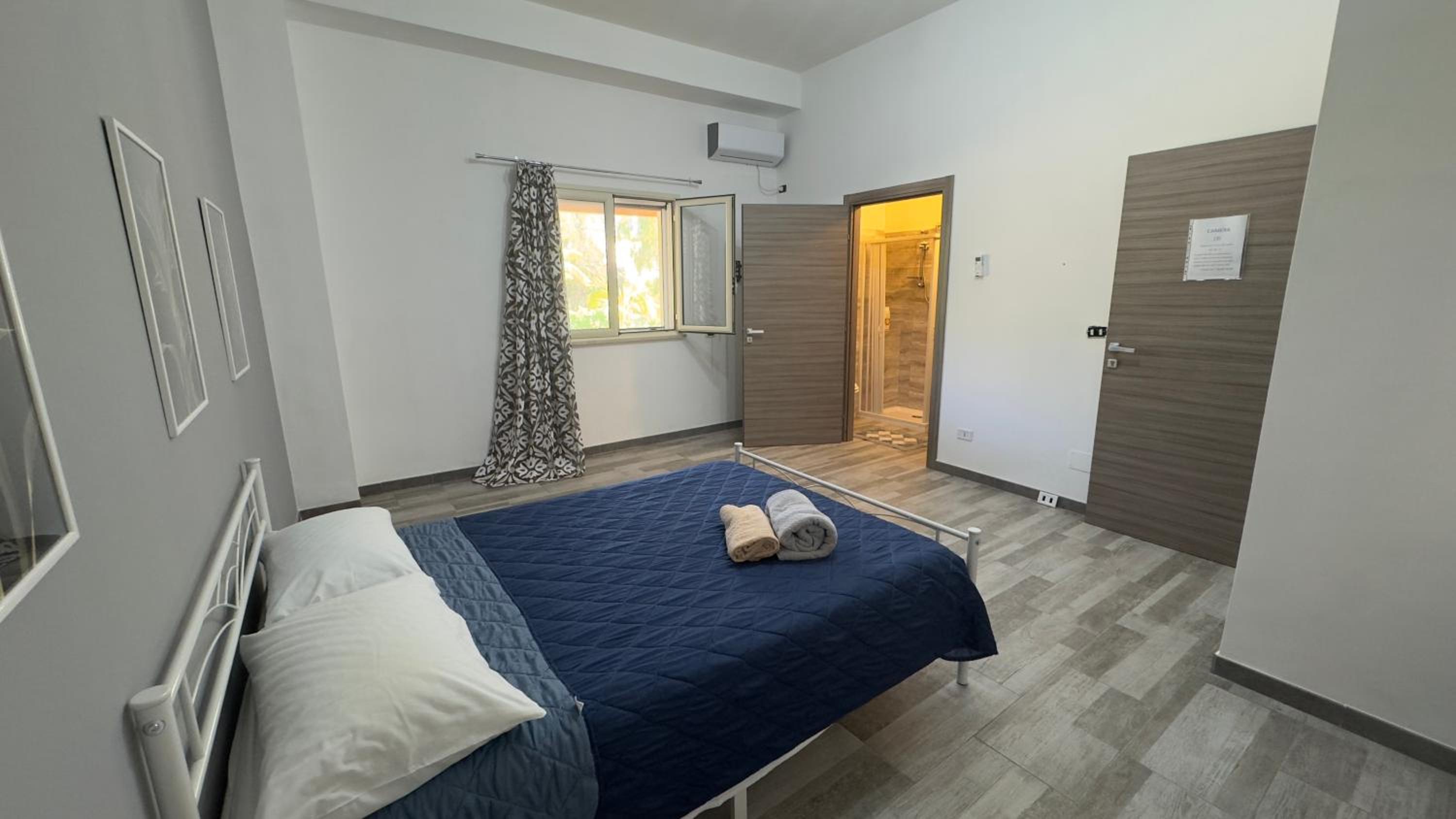 Large Double Room photo 1