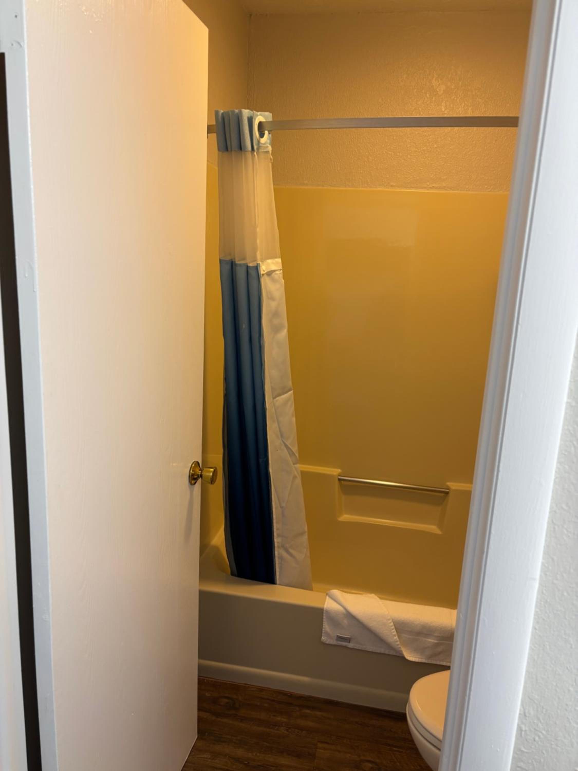 King Room with One King Bed - First Floor - Bay View - Non-Smoking - Photo 5
