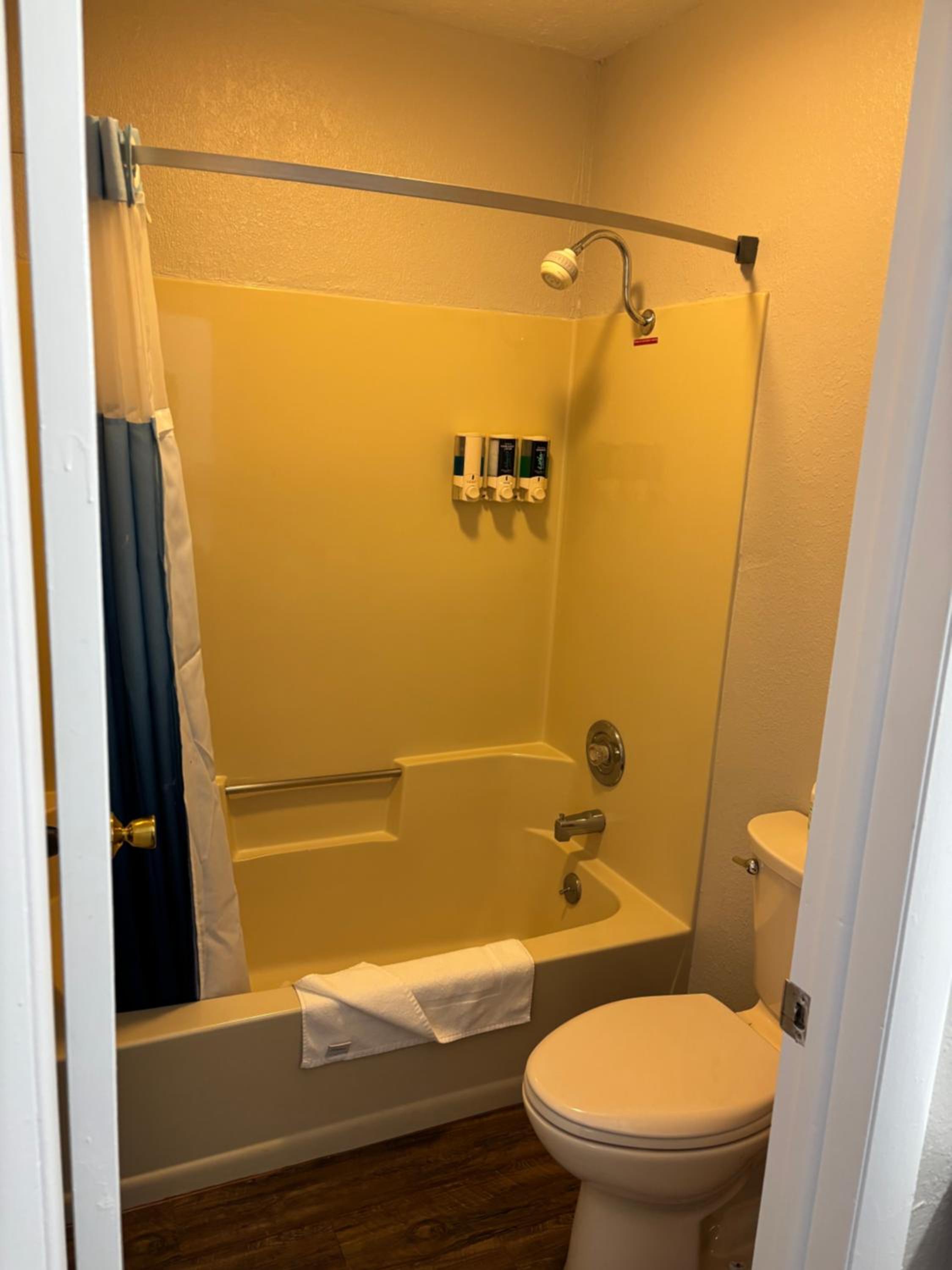 King Room with One King Bed - First Floor - Bay View - Non-Smoking - Photo 6