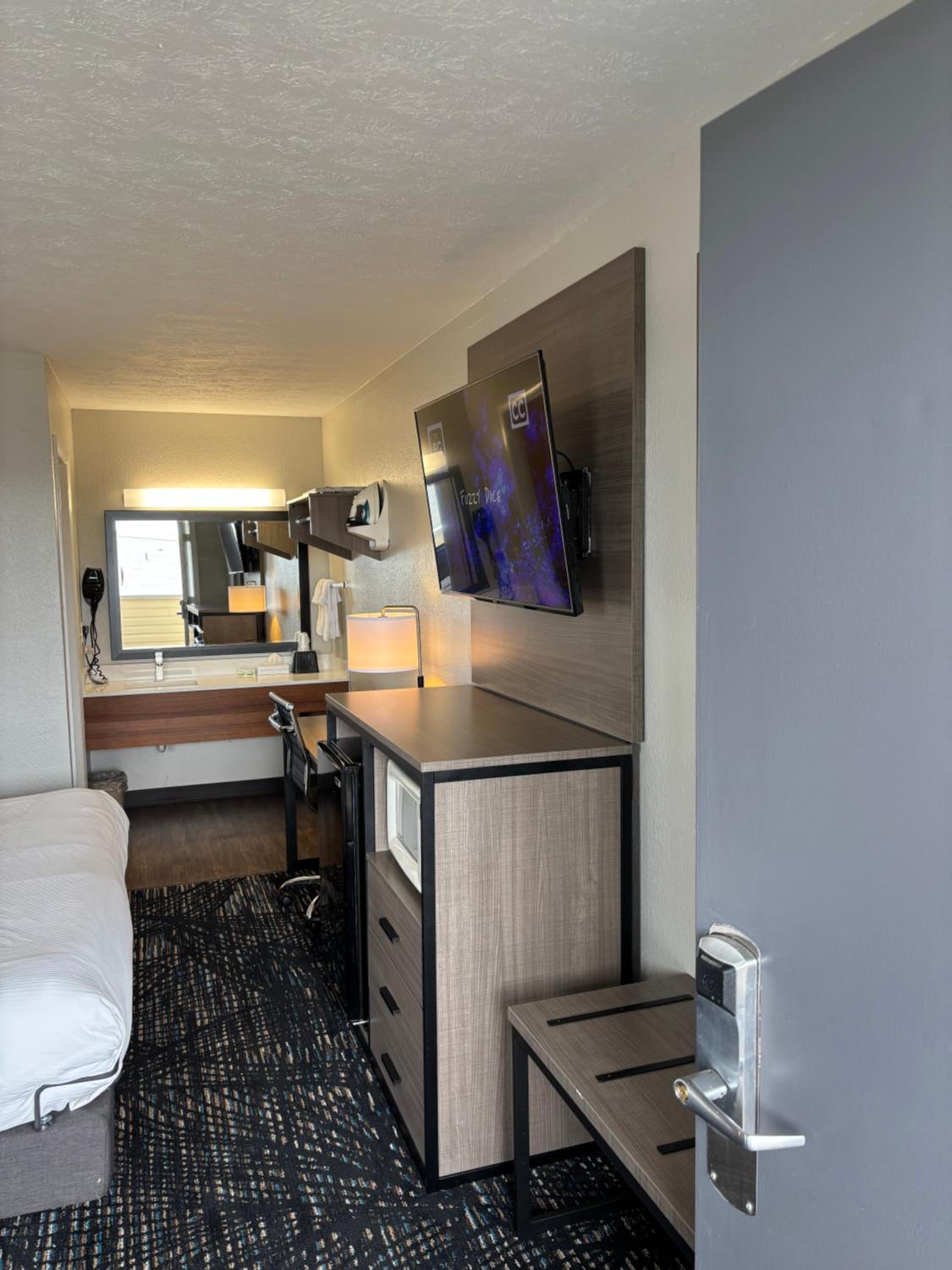 King Room with One King Bed - First Floor - Bay View - Non-Smoking - Photo 4