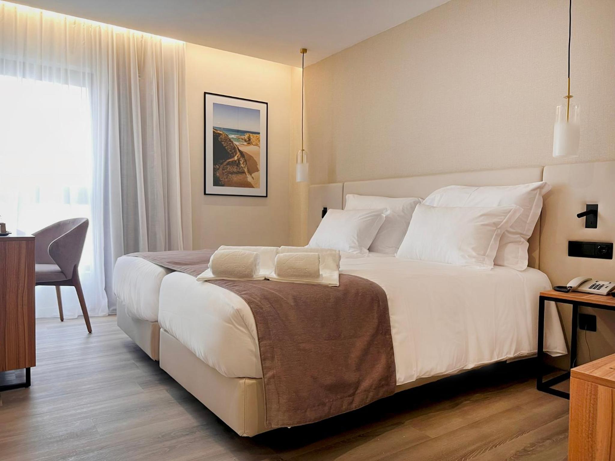 Twin Room with Sea View - Photo 7