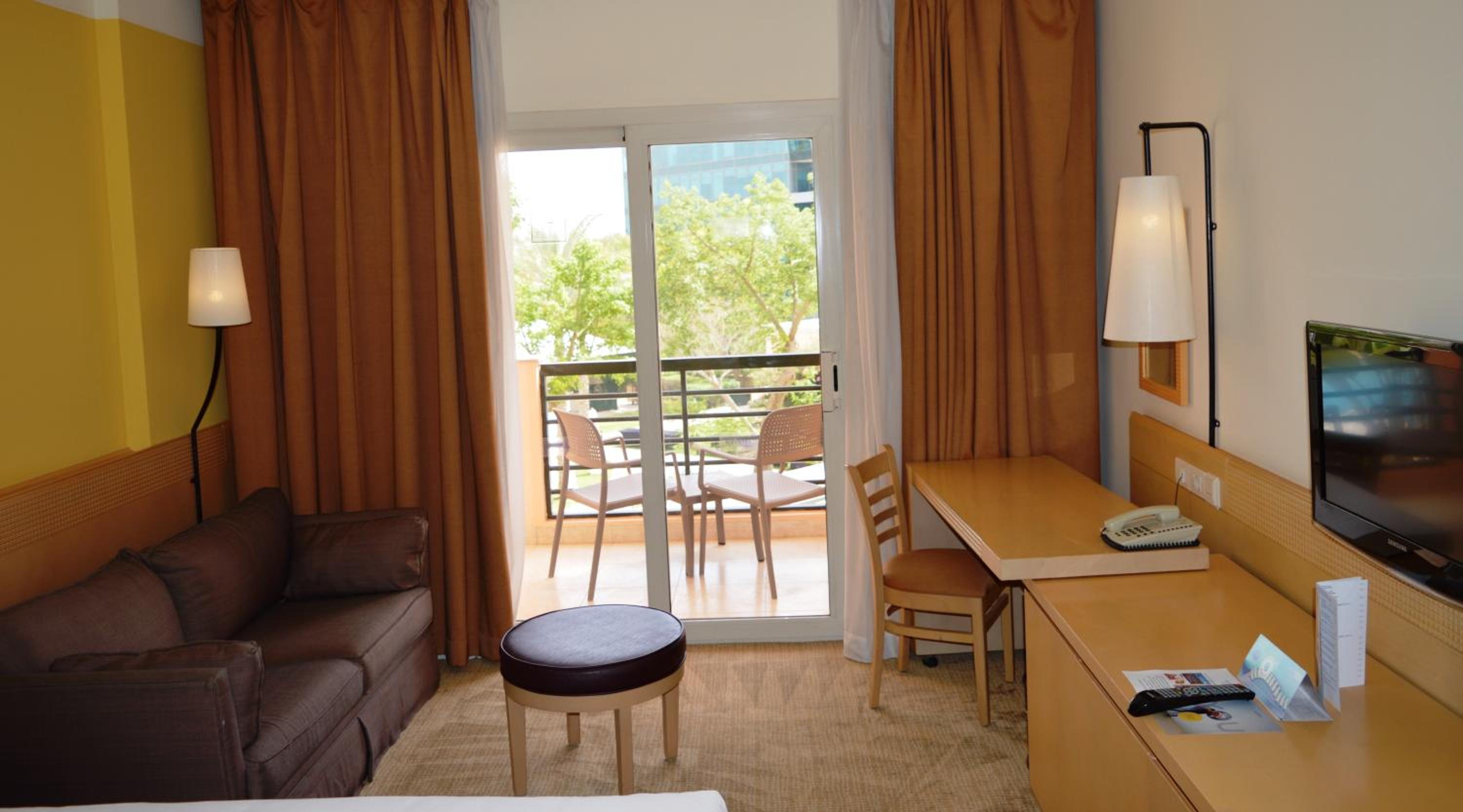 Executive Double Room thumbnail 5