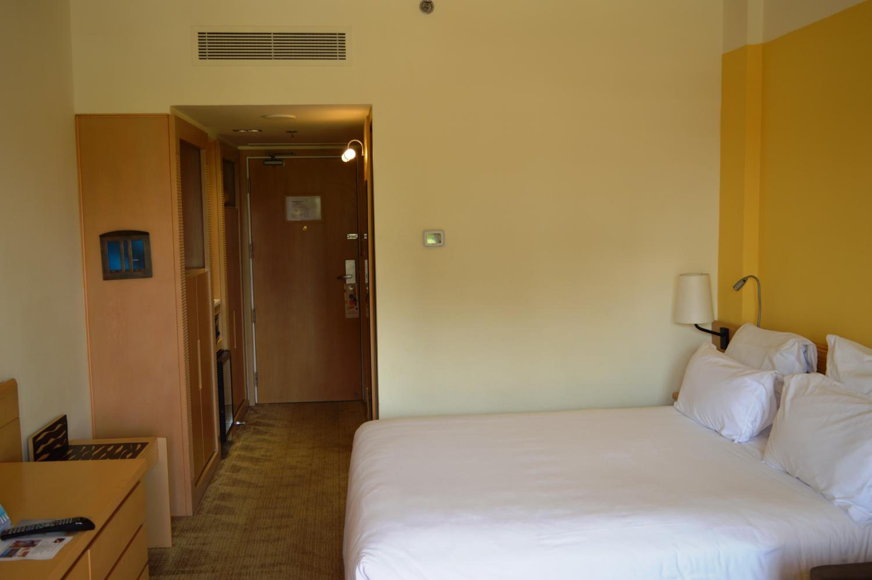 Executive Double Room thumbnail 6