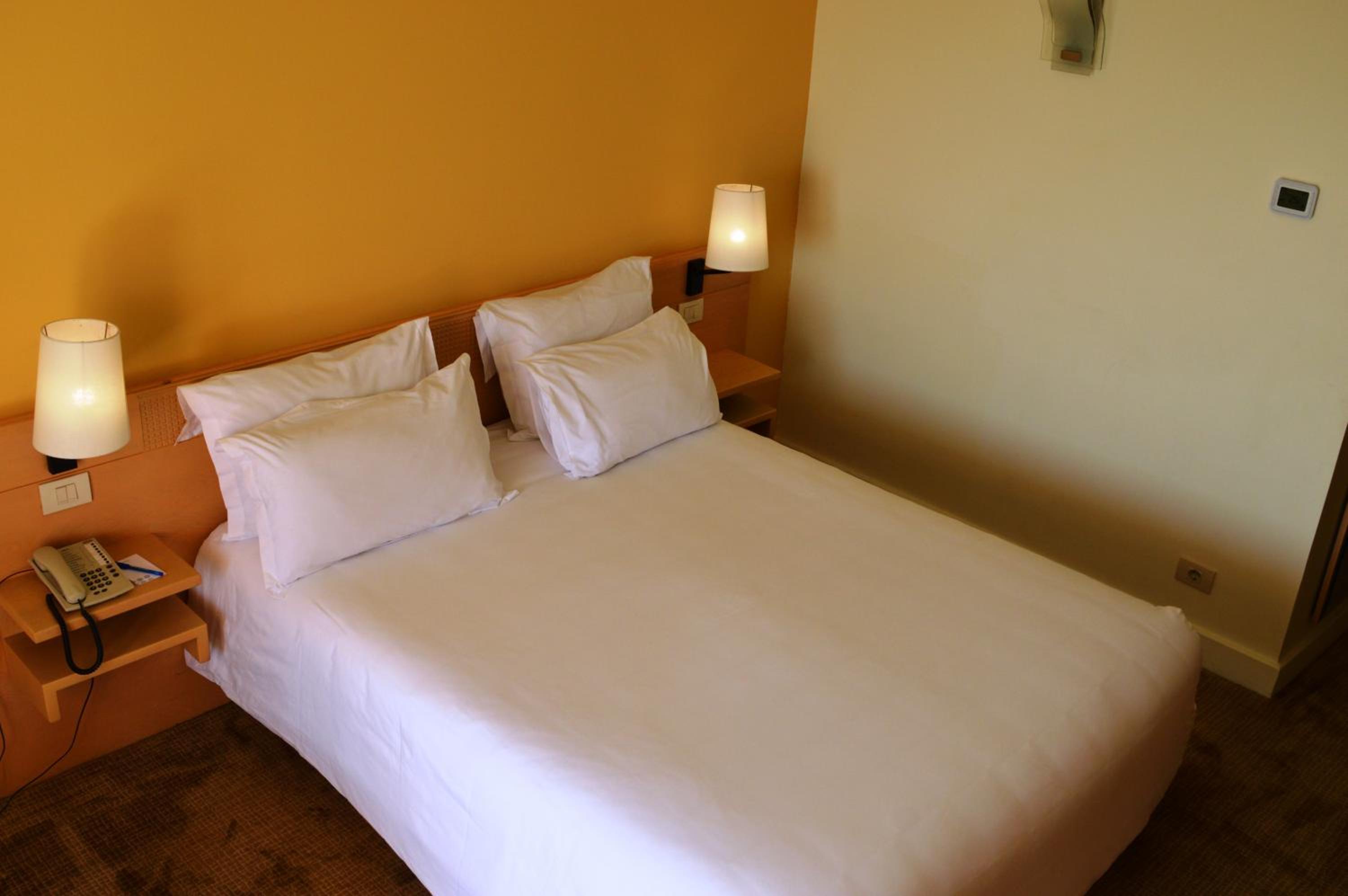 Superior Double Room with Balcony - Photo 6