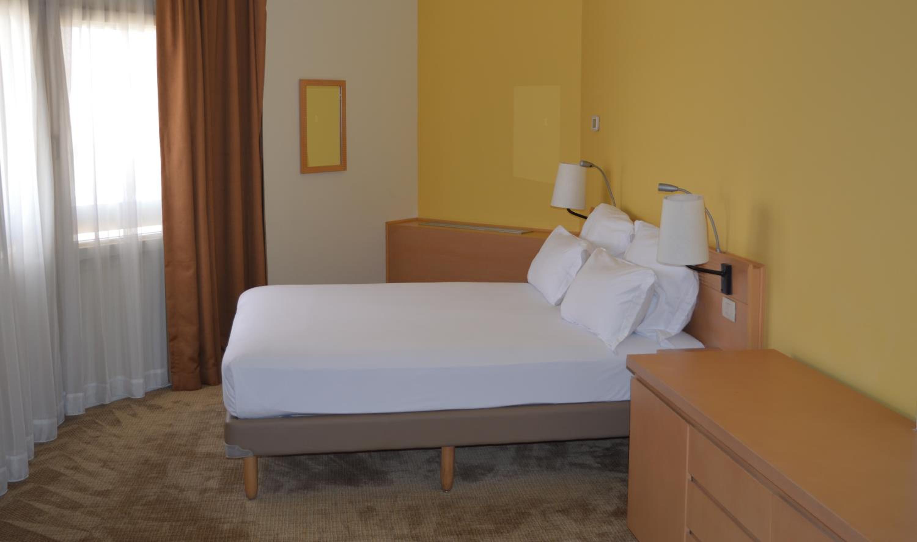Superior Double Room with Balcony - Photo 8