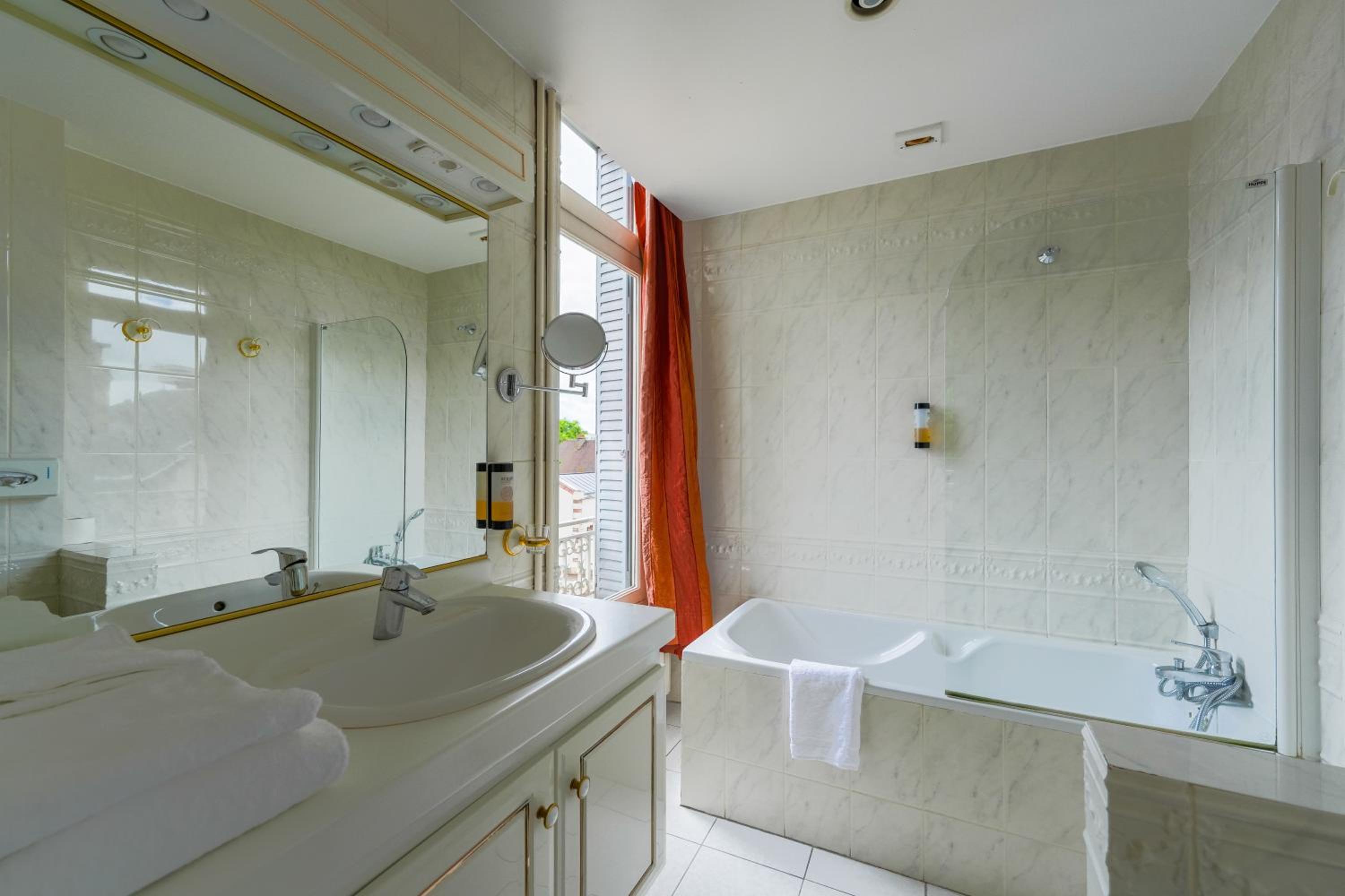 Deluxe Double Room photo 3