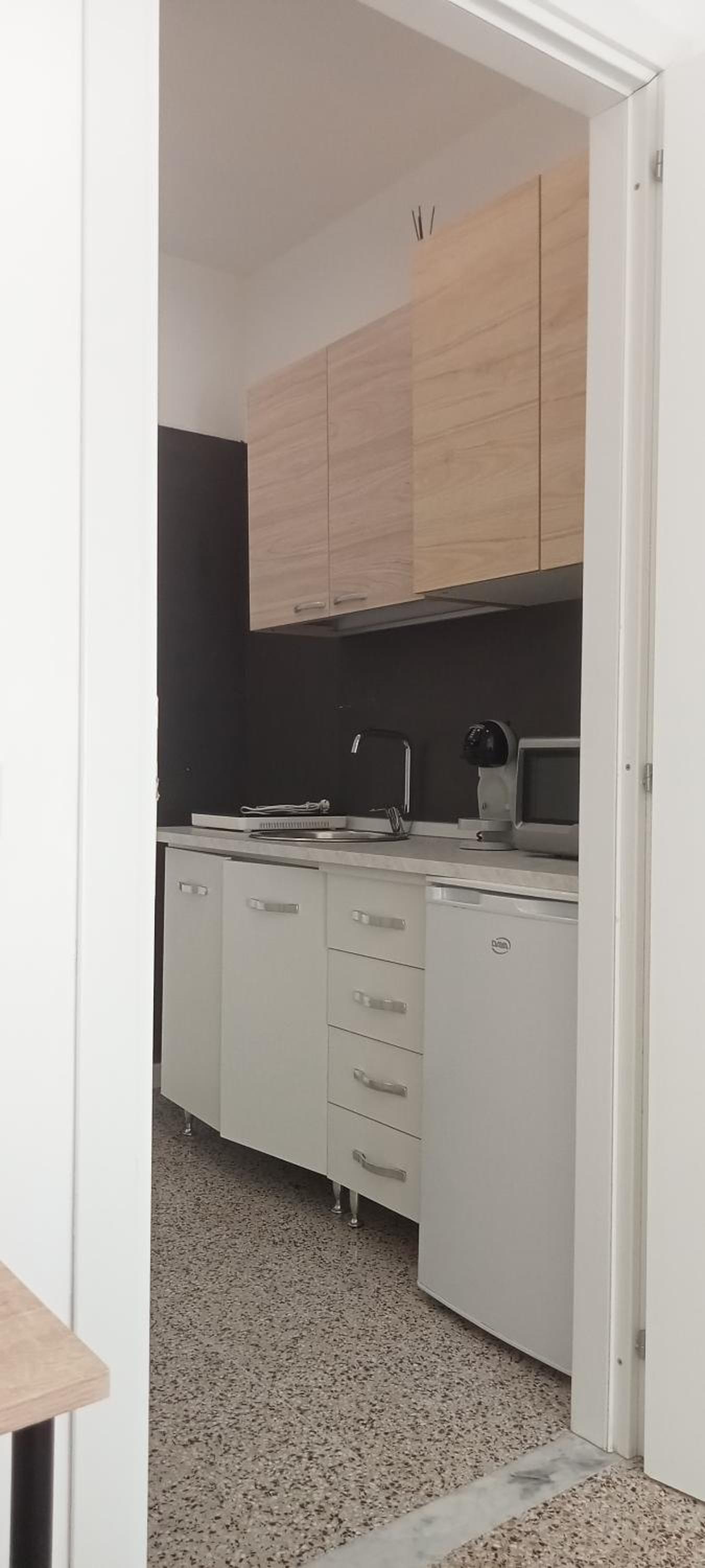 Studio Apartment with Balcony photo 3