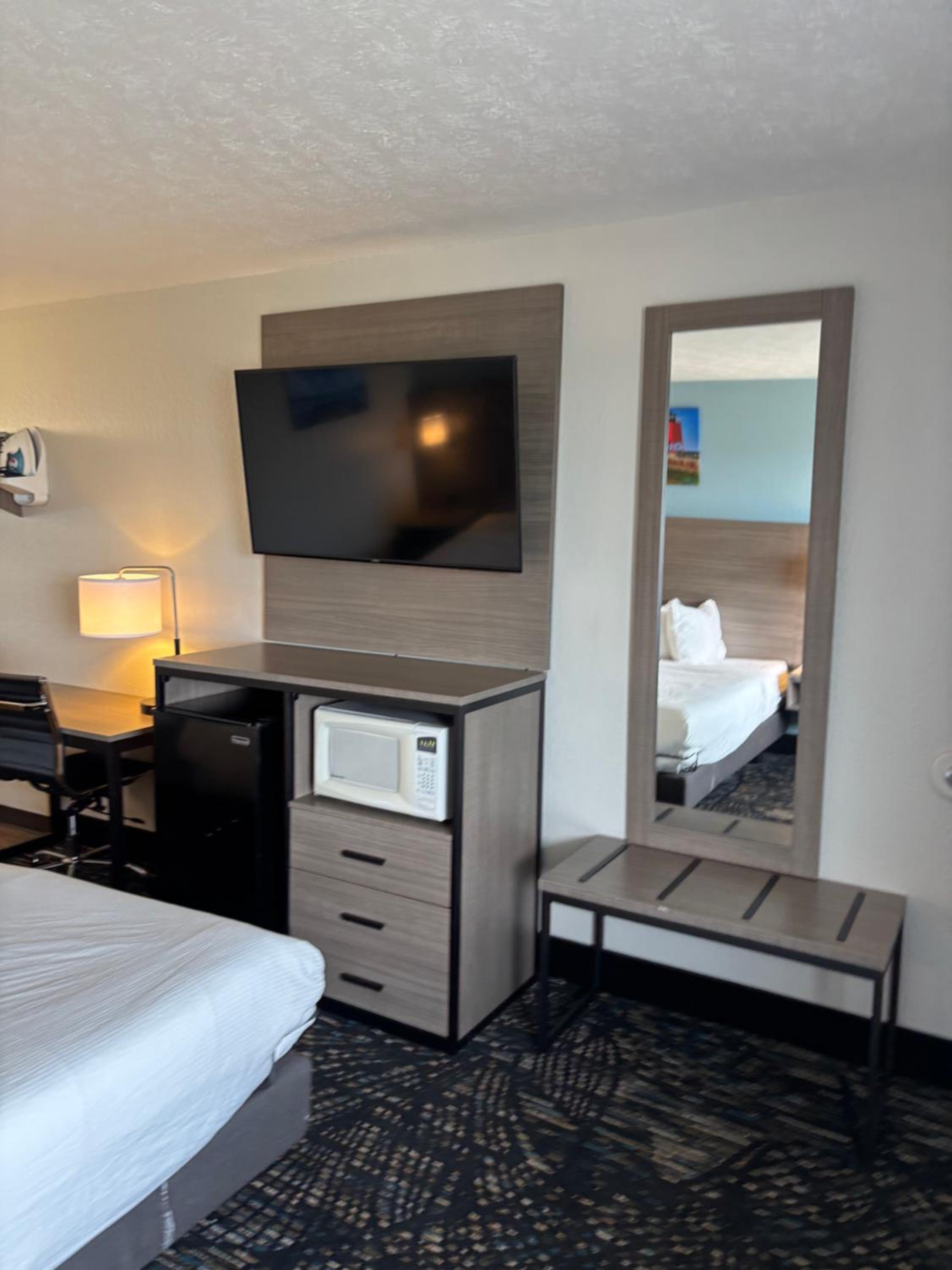King Room with One King Bed - First Floor - Bay View - Non-Smoking - Photo 8