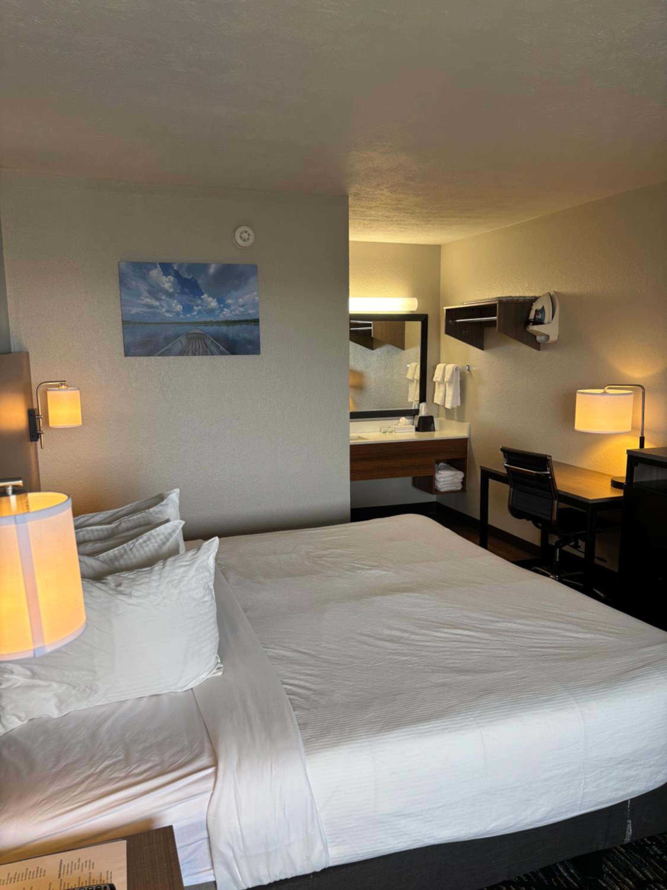 King Room with One King Bed - First Floor - Bay View - Non-Smoking - Photo 7