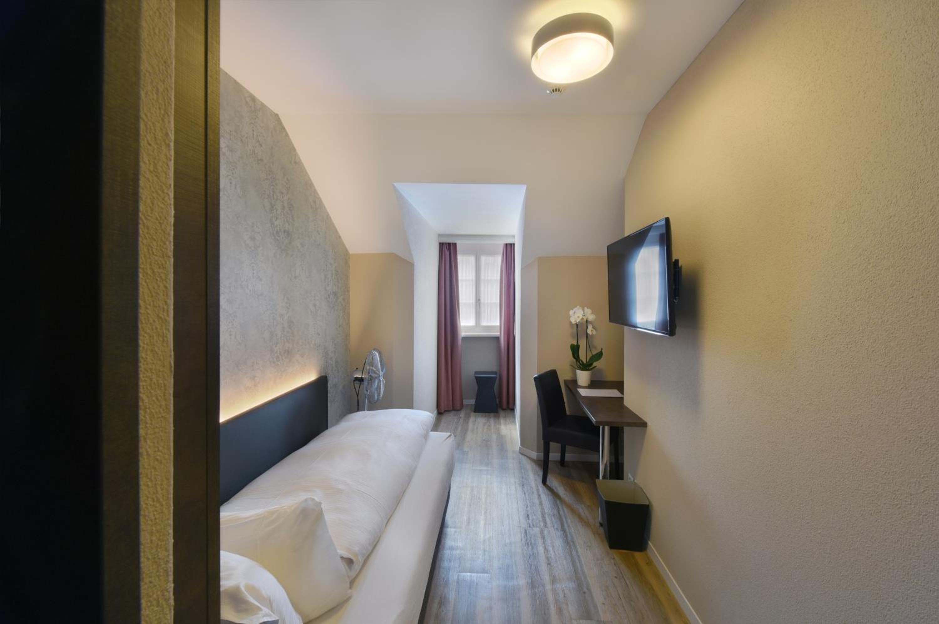 Single Room photo 2
