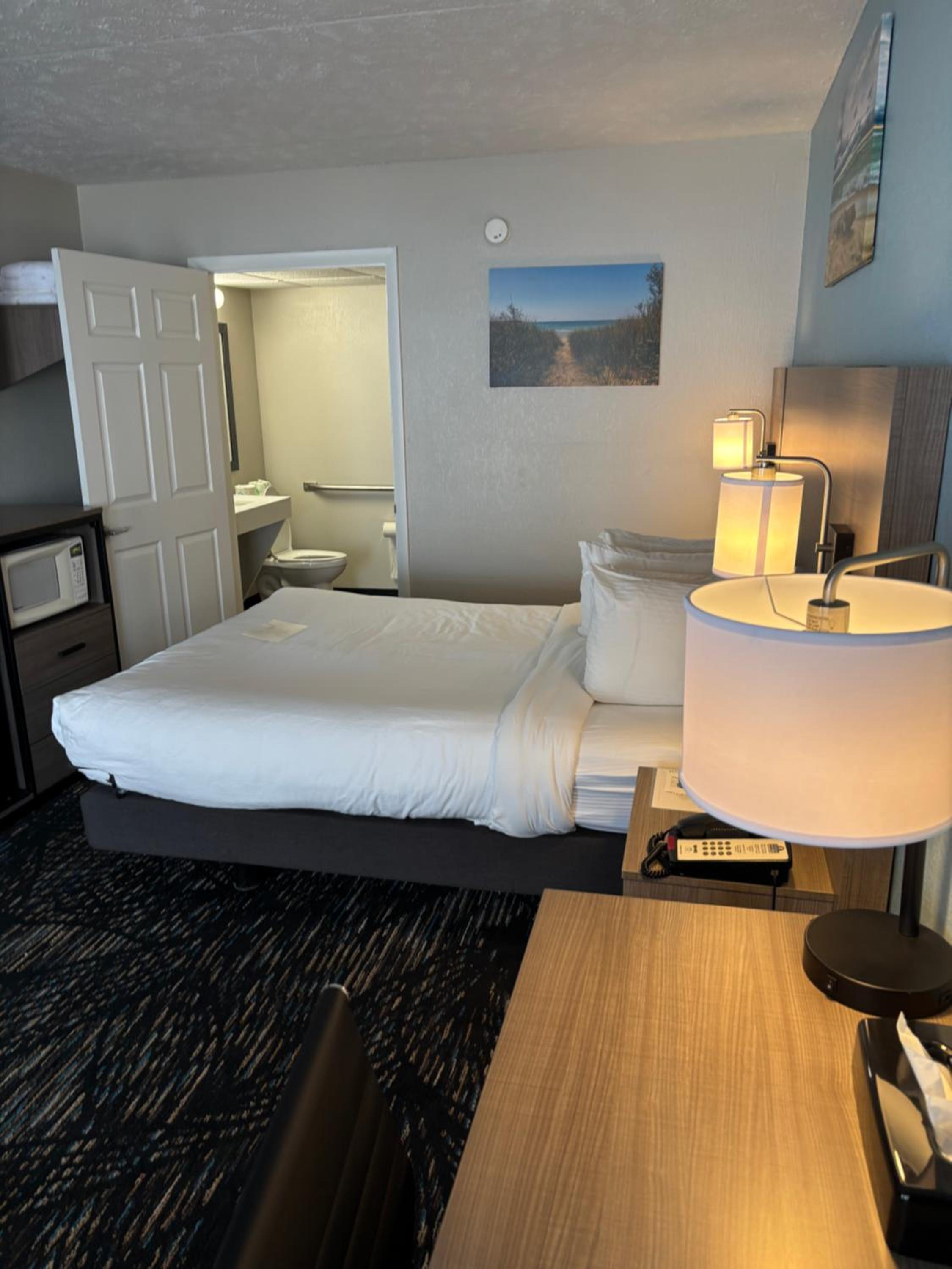 Queen Room with One Queen Bed and Tub with Grab Bars - First Floor - Building 2 - Mobility Accessible - Non-Smoking - Photo 2