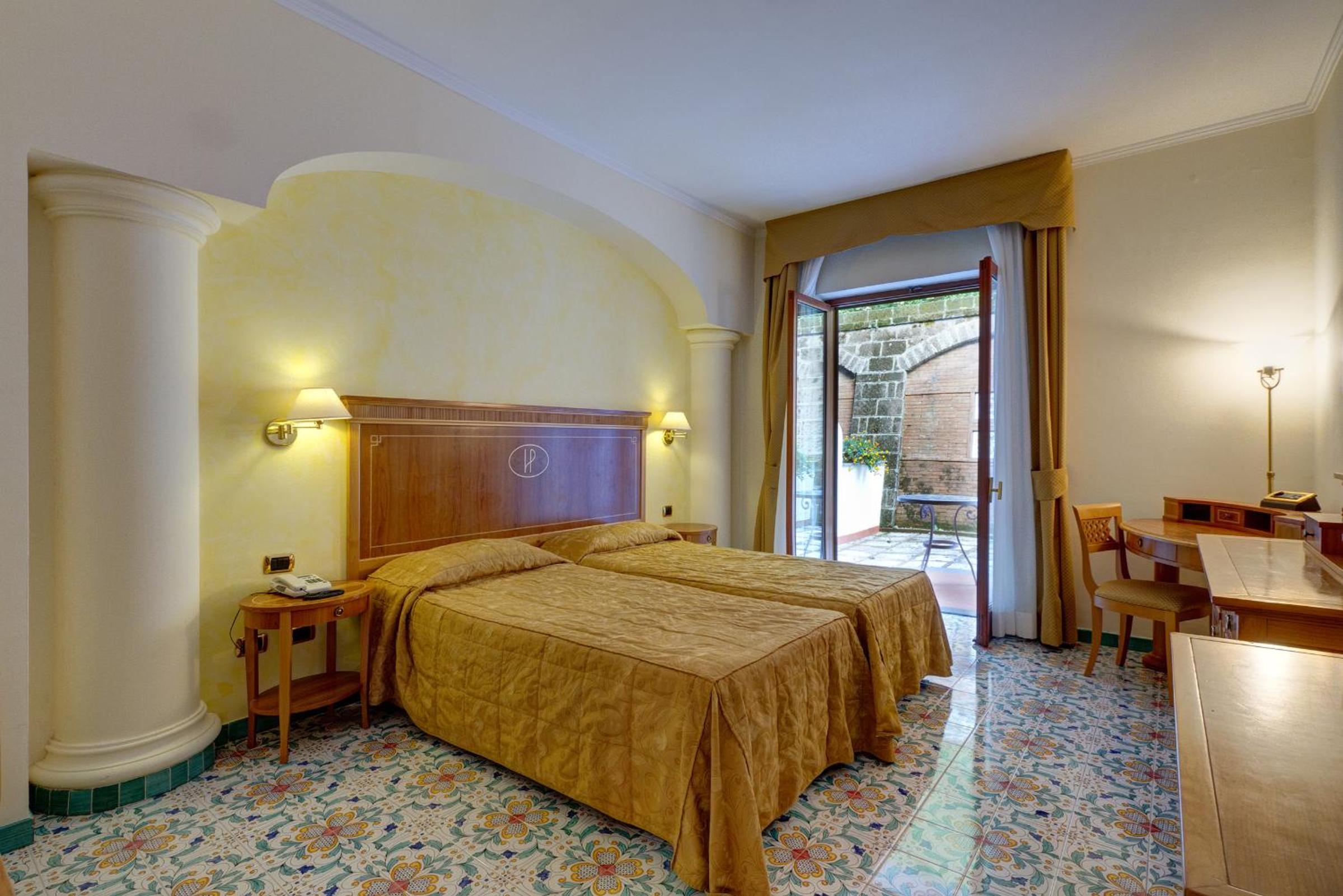 Double or Twin Room with Internal View - Photo 2