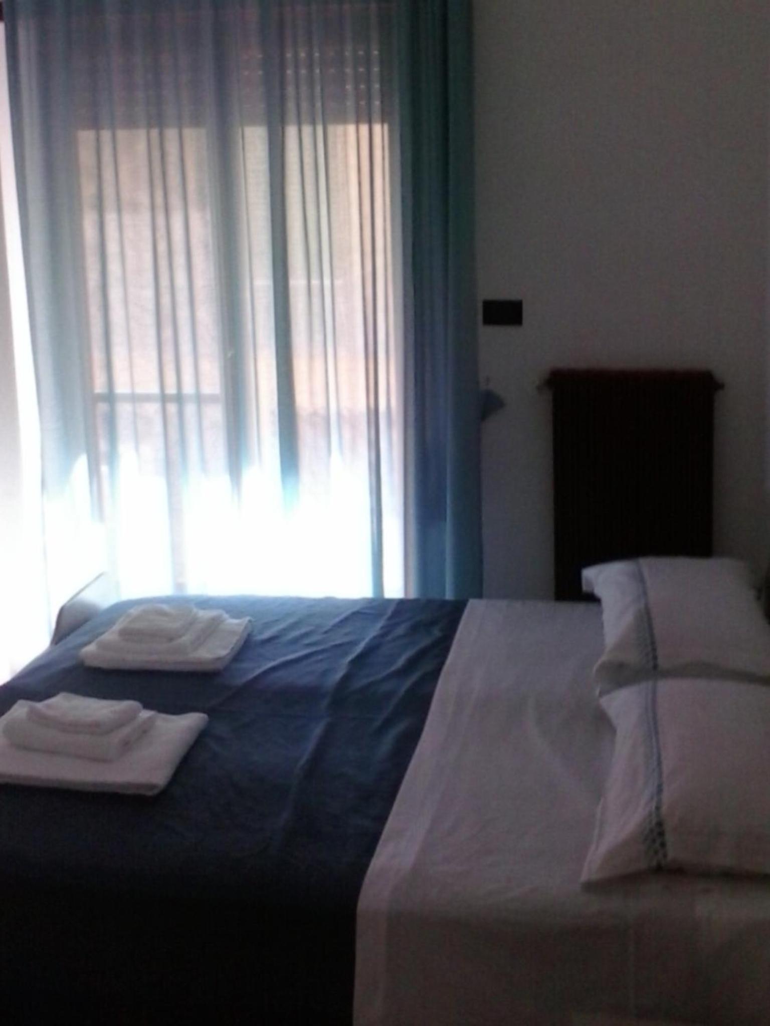 Standard  Double Room - Photo 2