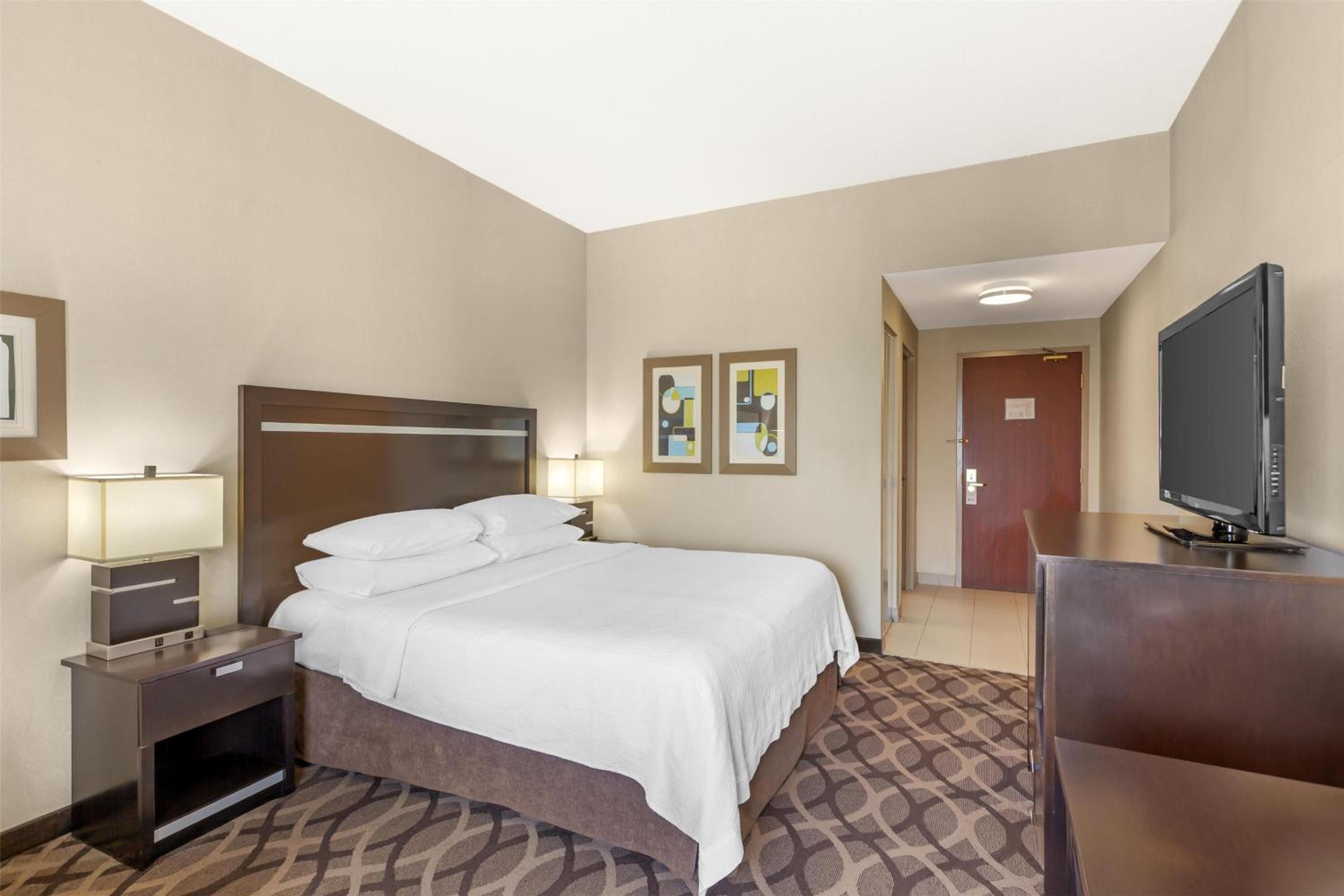 King Room with Roll-in Shower - Disability Access/Non-Smoking - Photo 3