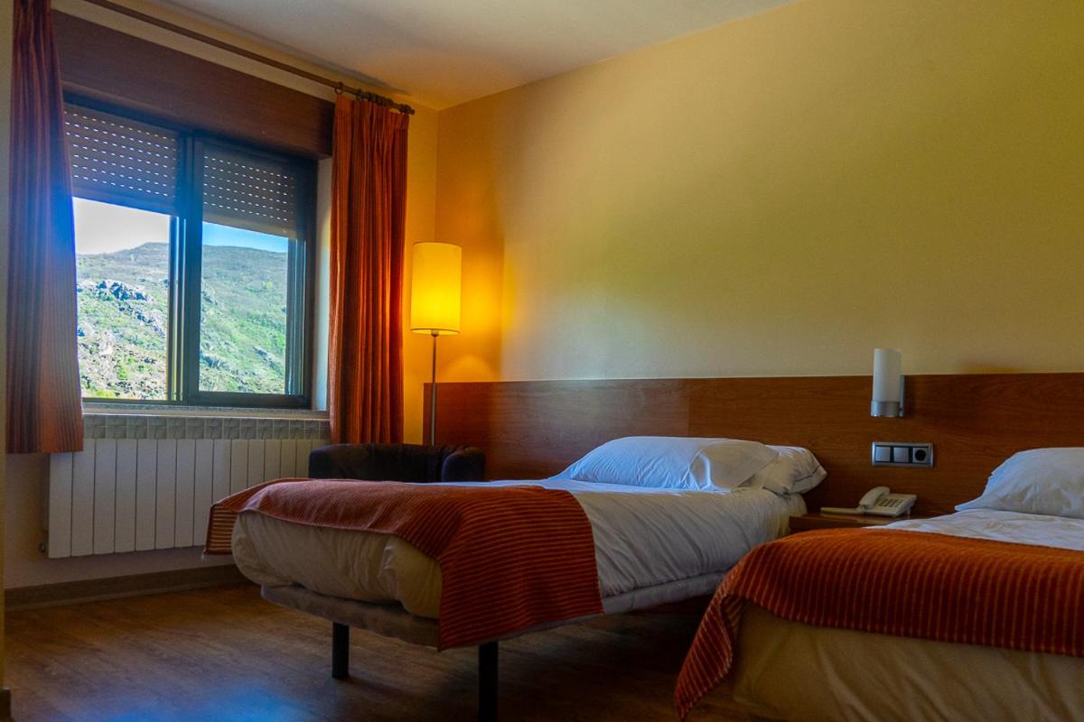 Twin Room with Lake View - Photo 5