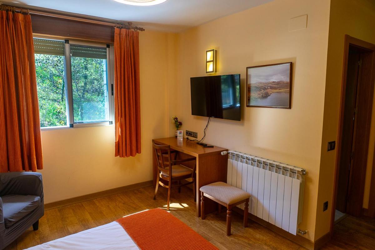 Budget Twin Room - Photo 3