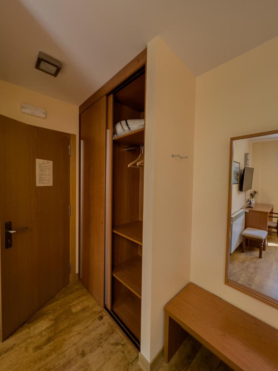 Budget Twin Room - Photo 2
