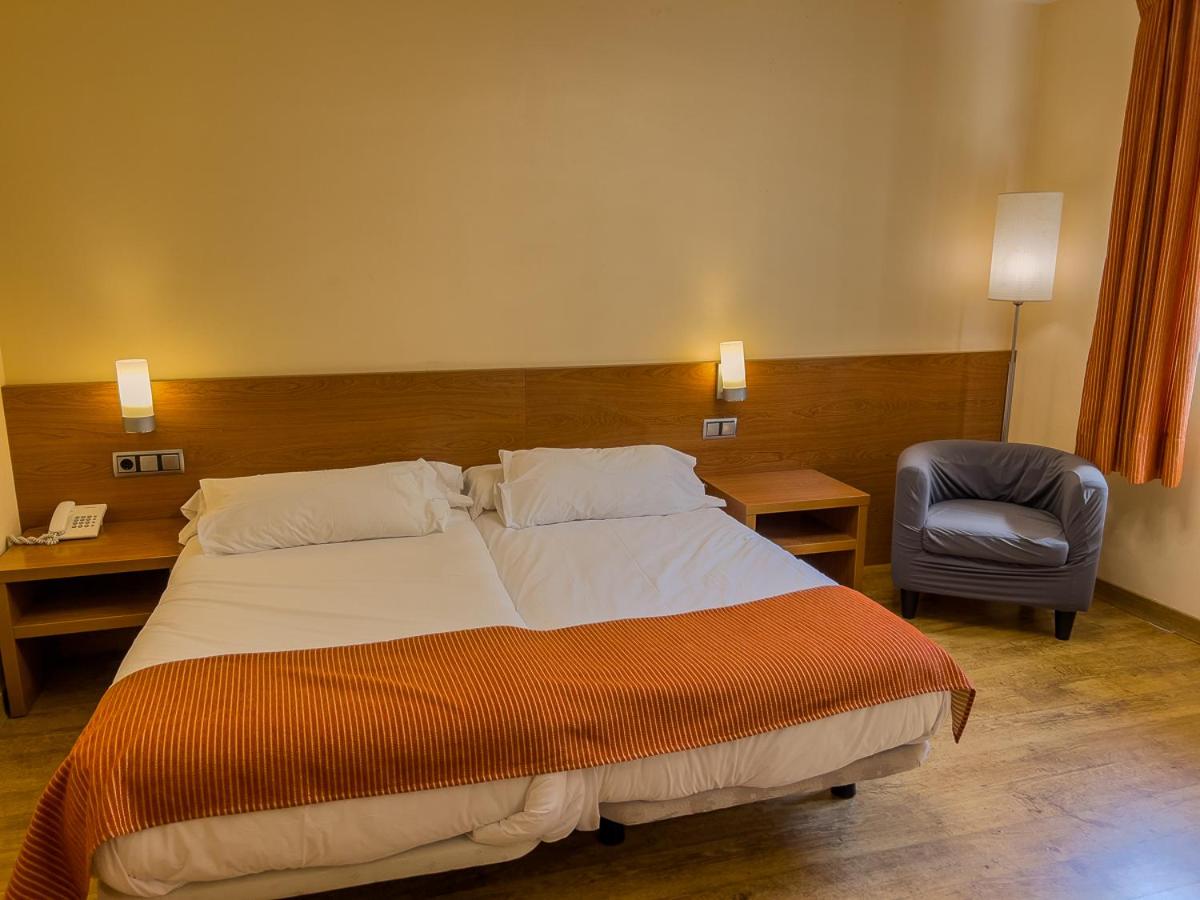 Budget Twin Room - Photo 1
