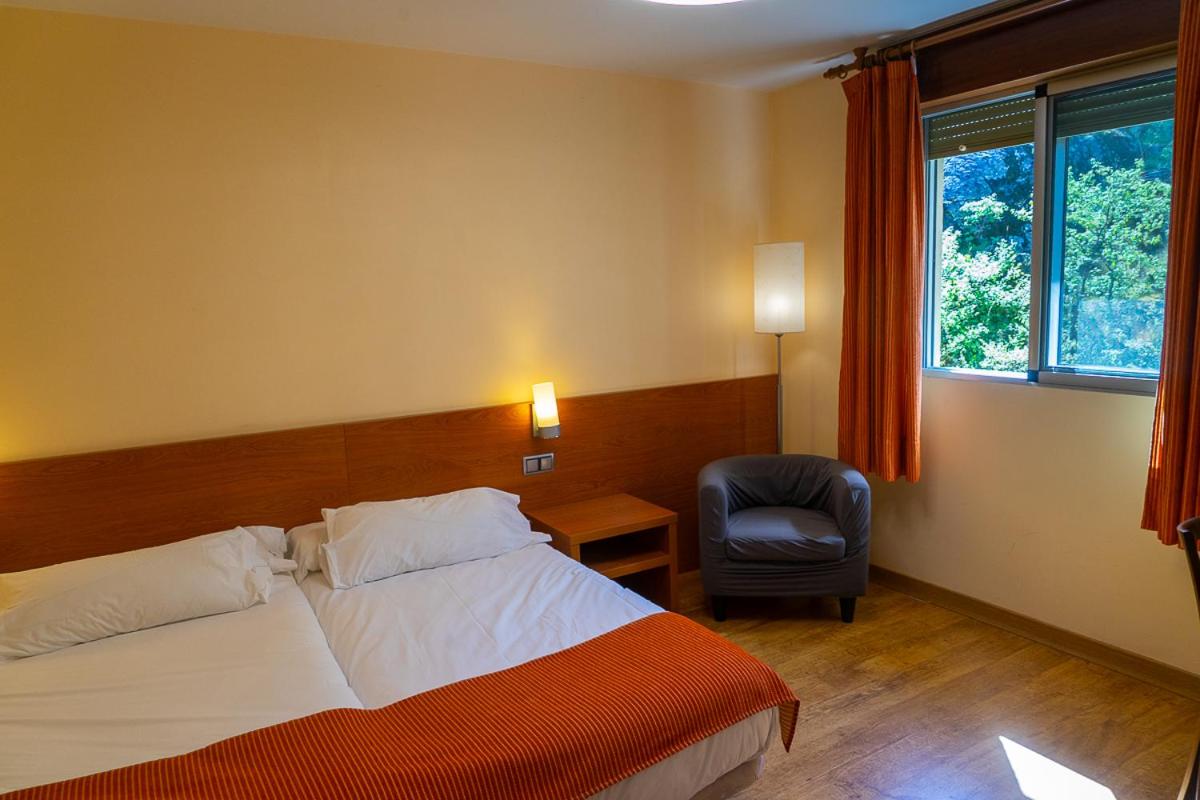 Budget Twin Room - Photo 9