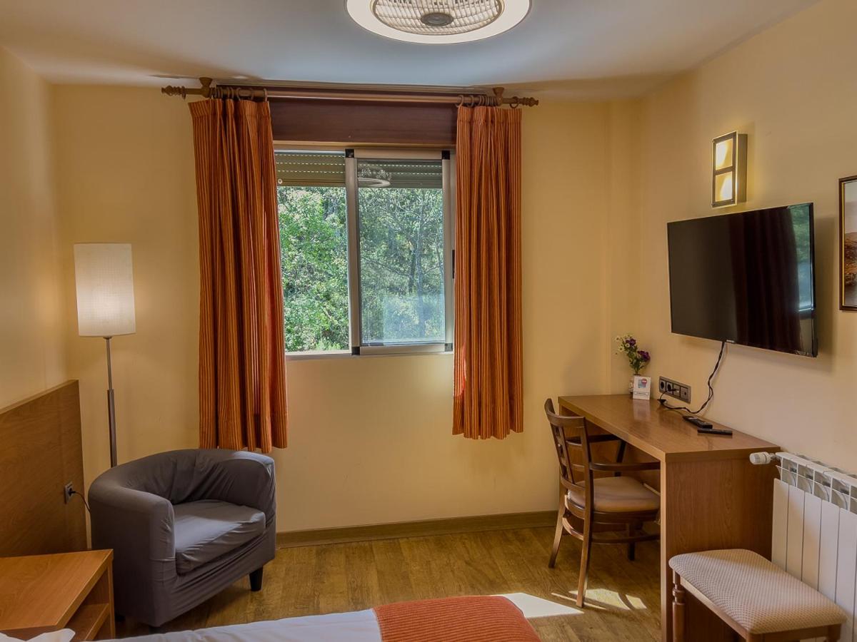 Budget Twin Room - Photo 6