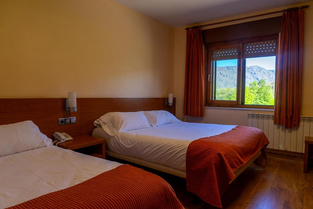 Triple Room with Lake View - Photo 2