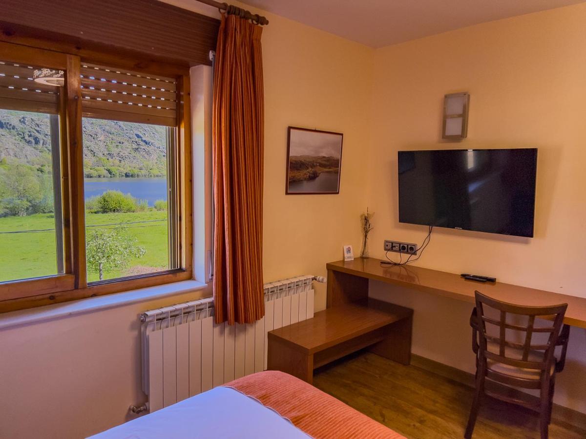 Triple Room with Lake View - Photo 4