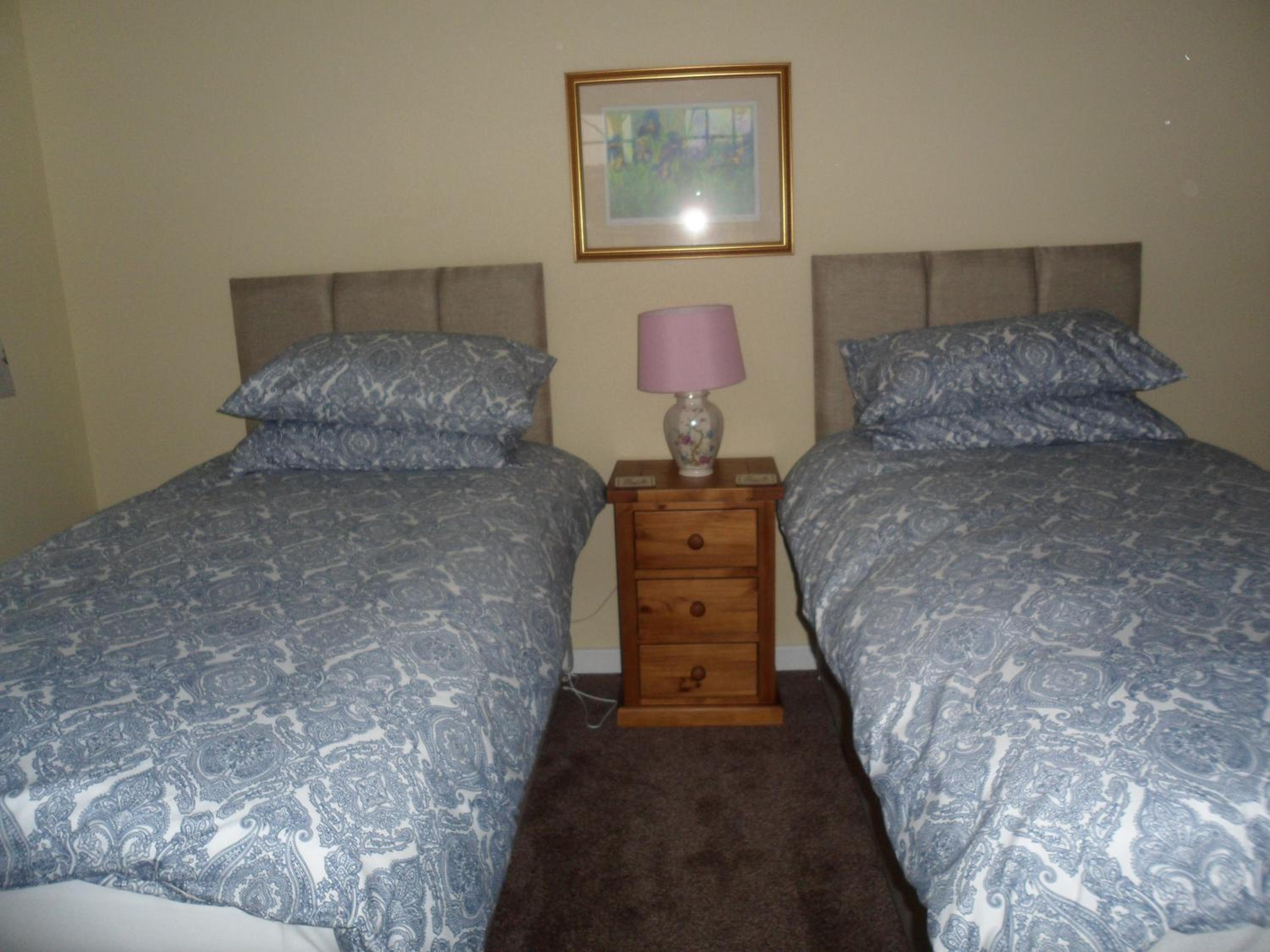 Twin Room with Bathroom photo 2